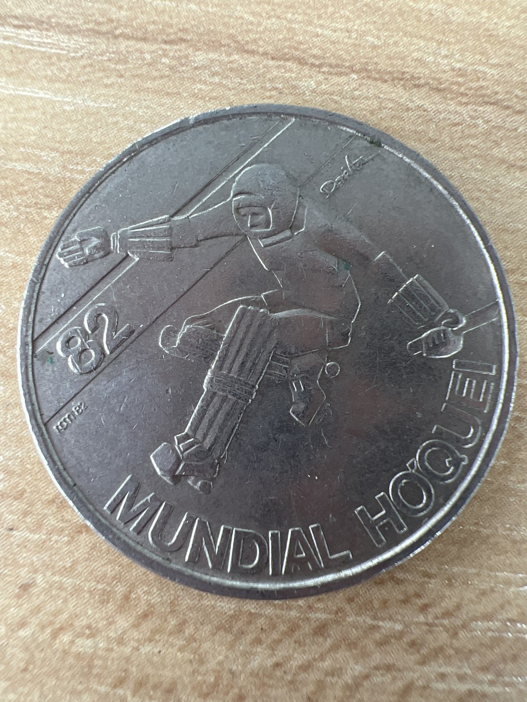 泡泡堂微拍第五十八幕硬币捡漏可累计专场👿👿，零佣金，零押金，累计满二十元包邮，接受代拍业务 葡萄牙25埃斯库多纪念币冰球