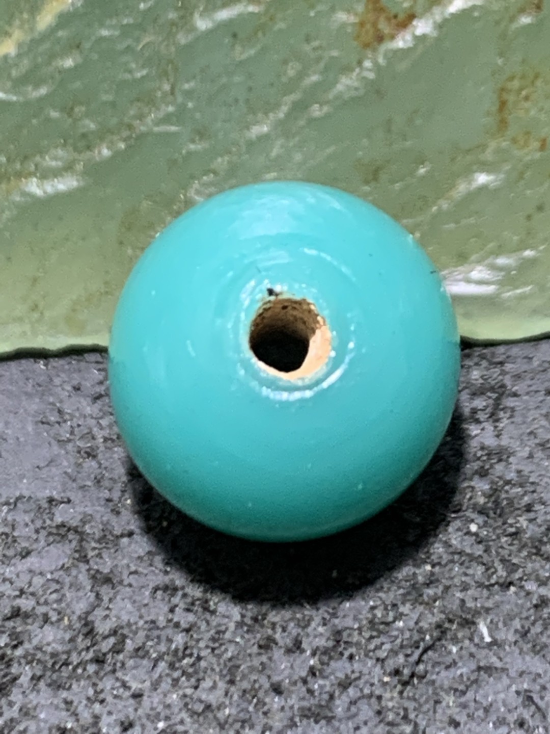 建国前后库存果冻料蓝色琉璃苹果珠一颗，