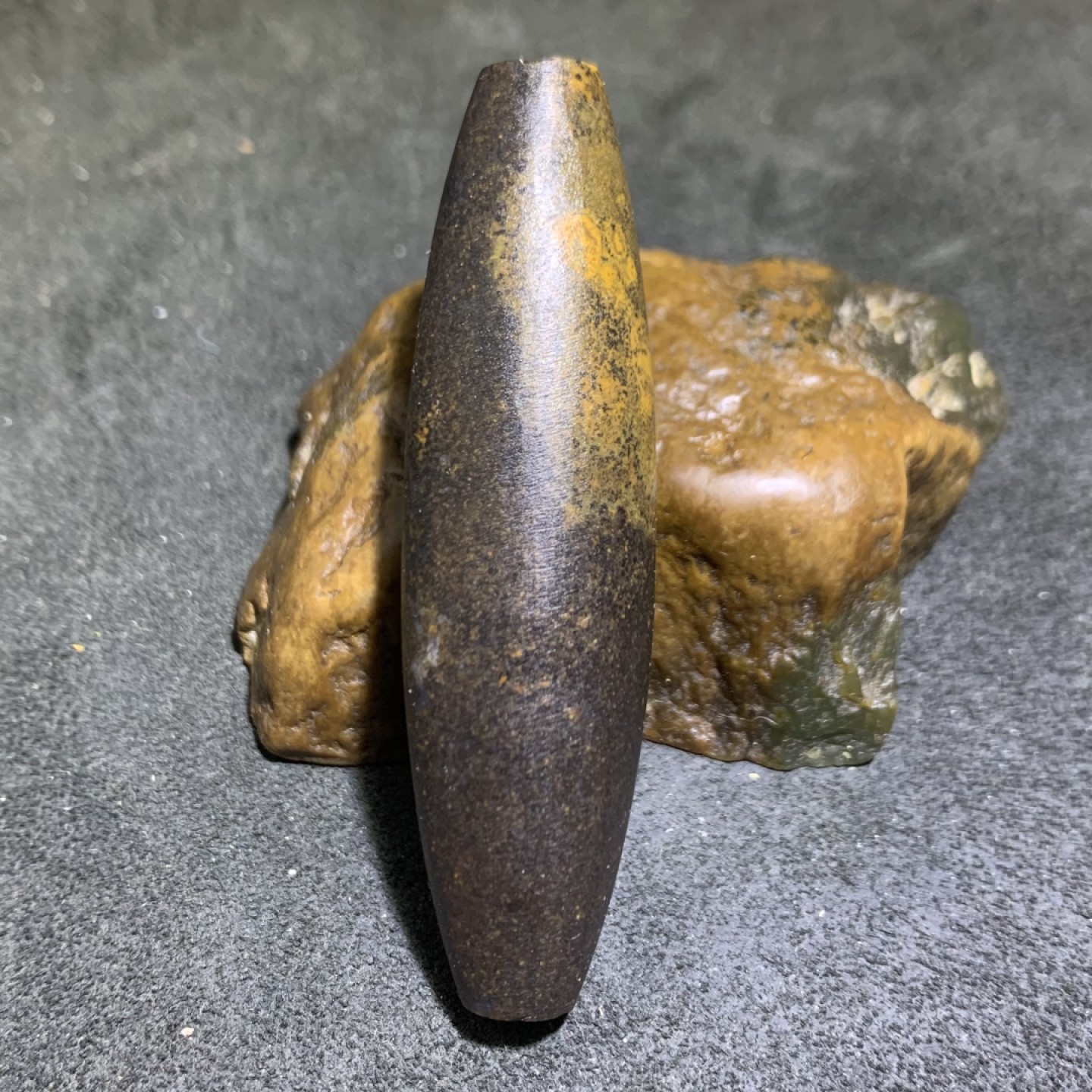 精美天然罕见鱼籽纹九眼页岩亚光大天珠一颗！