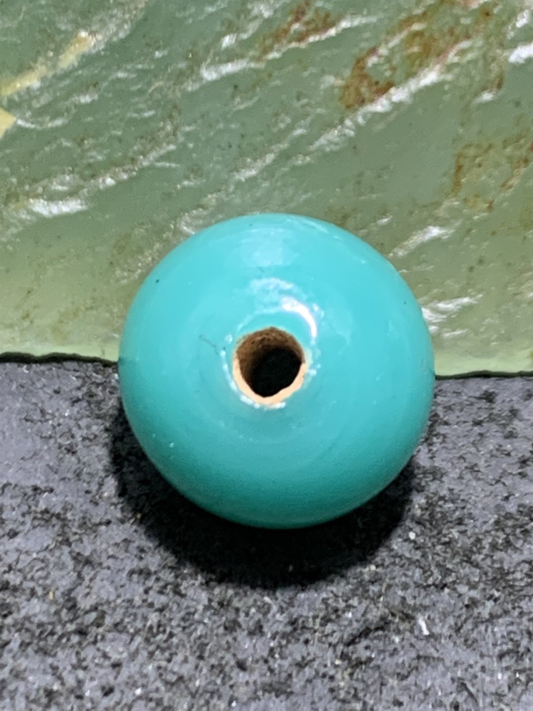 建国前后库存果冻料蓝色琉璃苹果珠一颗，
