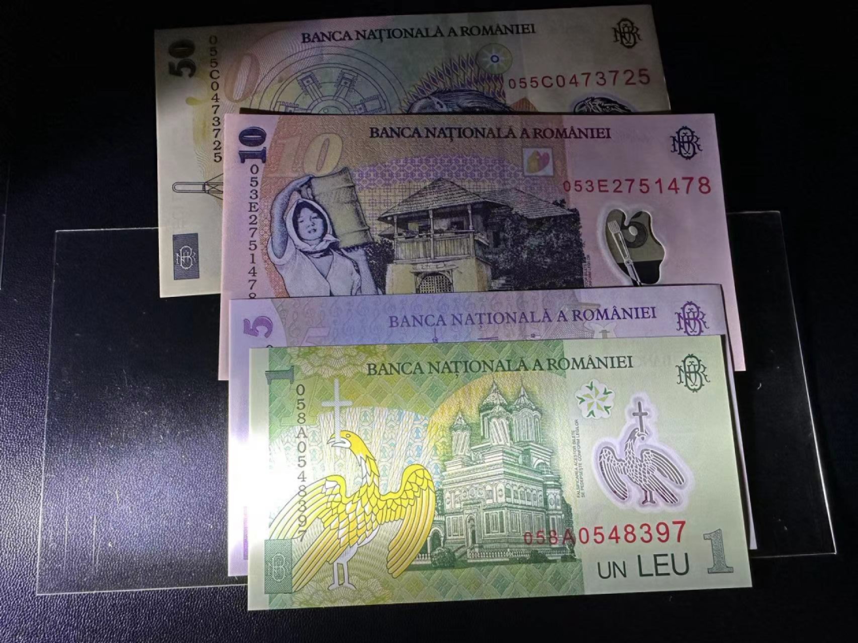 《外钞收藏家》第二百三十九期（罗马尼亚、保加利亚专场） 罗马尼亚2005年1/5/10/50列伊塑料钞，共4枚	P117-120 全新