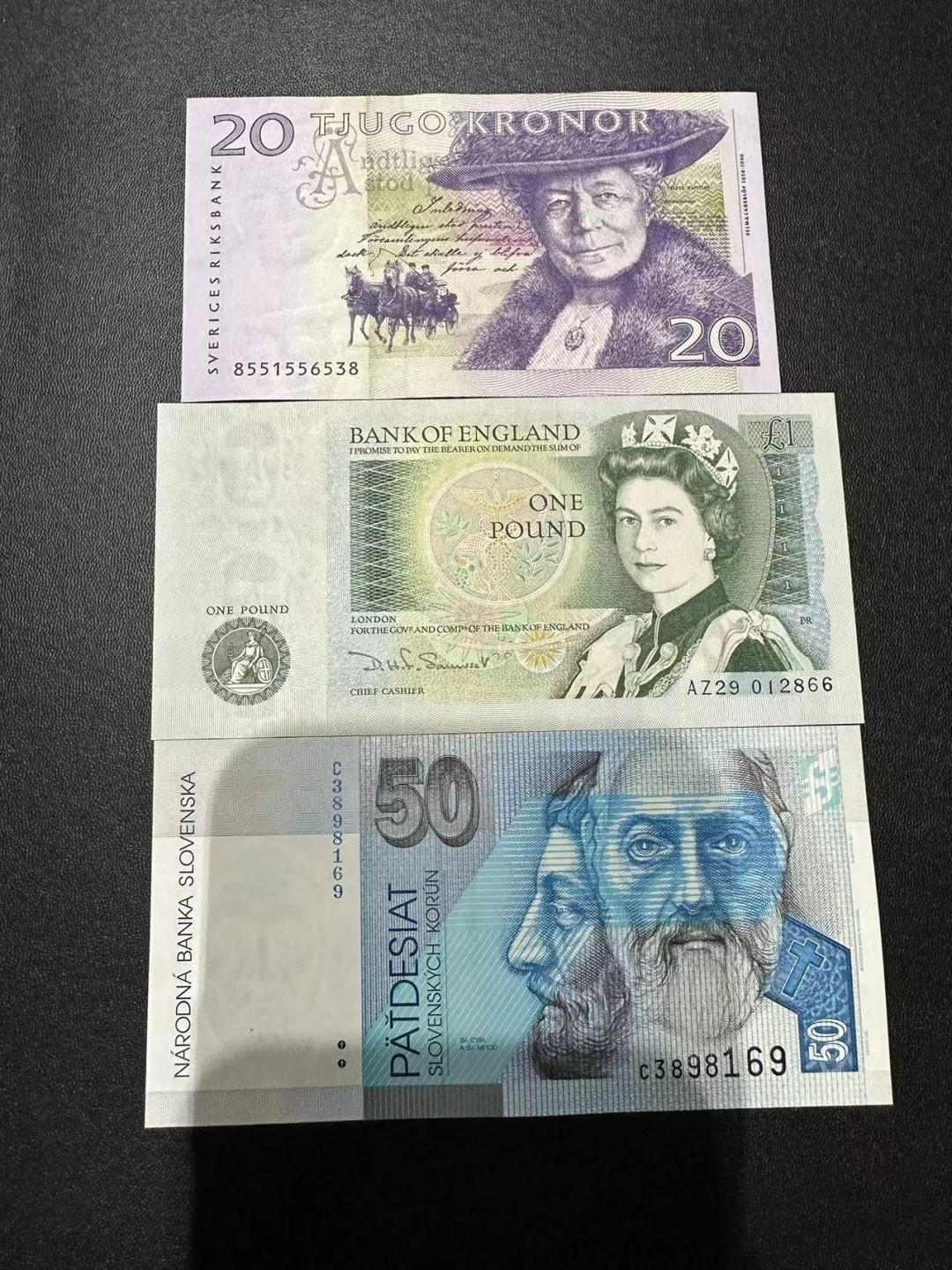 《外钞收藏家》第二百四十期（连拍第三场） 欧洲三张精美纸币 一起 全新UNC 无47 都是靓号