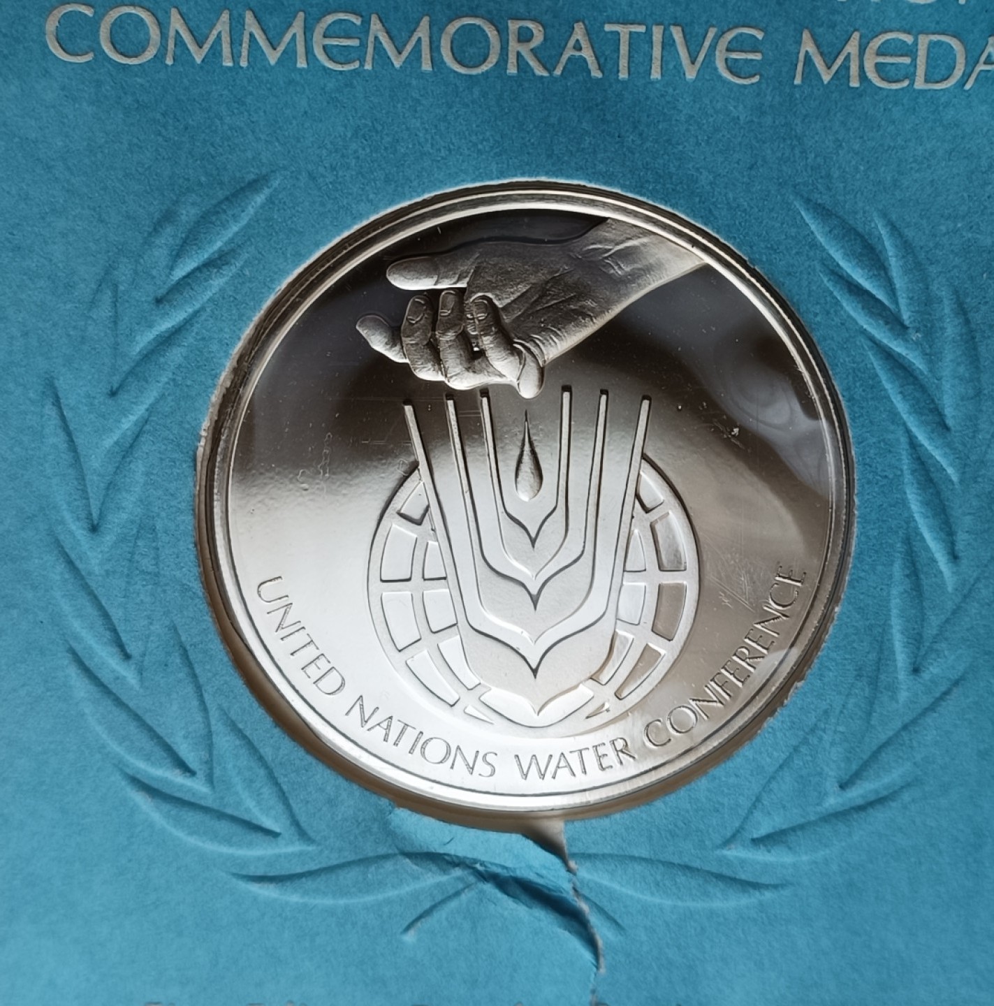 瓶子🏺第78期拍卖会 联合国1977年发行粮食日银质章原封（1盎司）