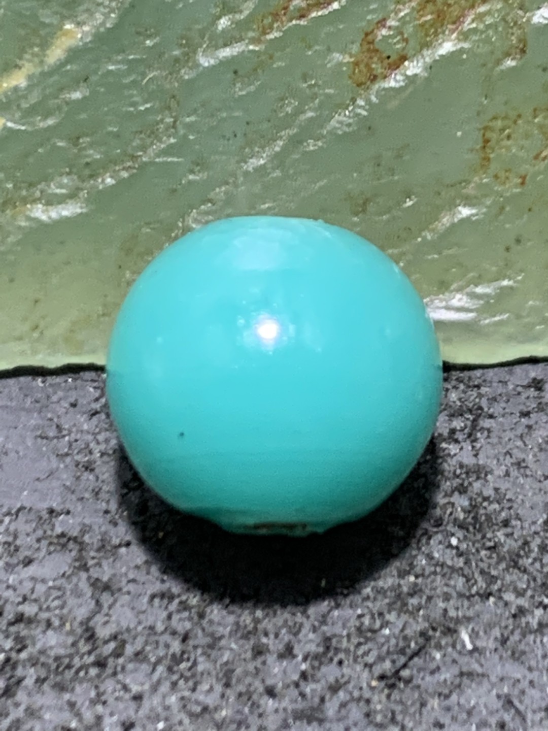 建国前后库存果冻料蓝色琉璃苹果珠一颗，