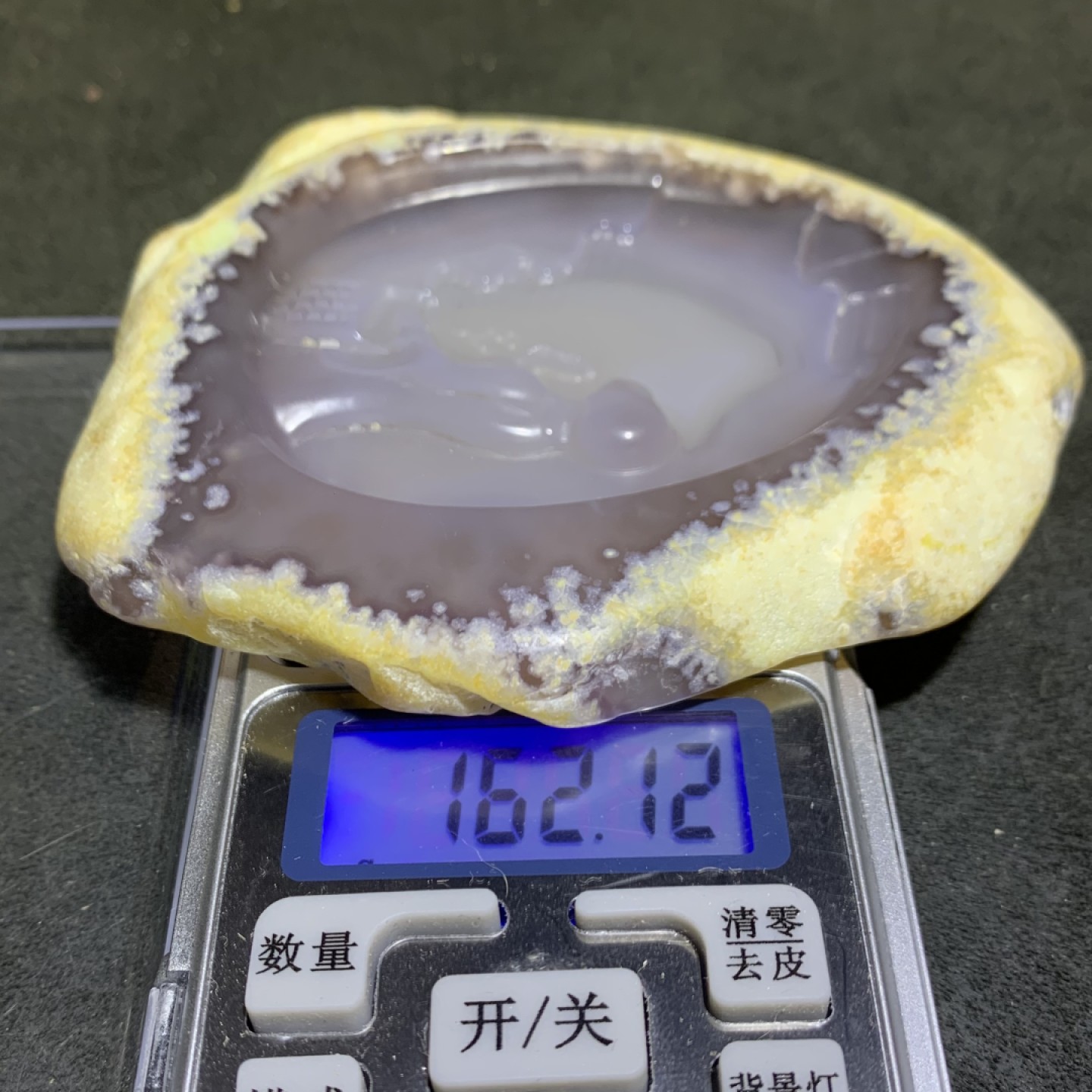 重器天然冰纹原皮玛瑙巧雕禅悟大 牌子一块