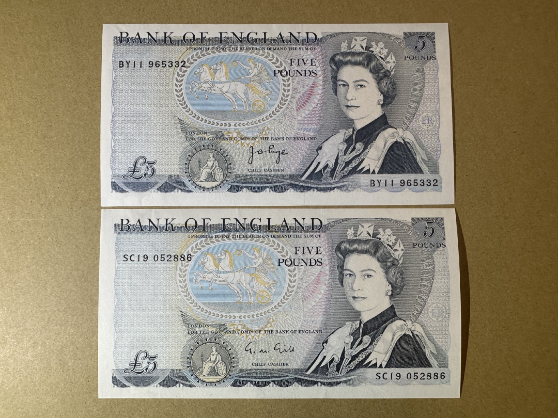 《张总收藏》89期——外币荟萃 欧洲精品 英格兰5镑2张 UNC D序列 不同签名2张
