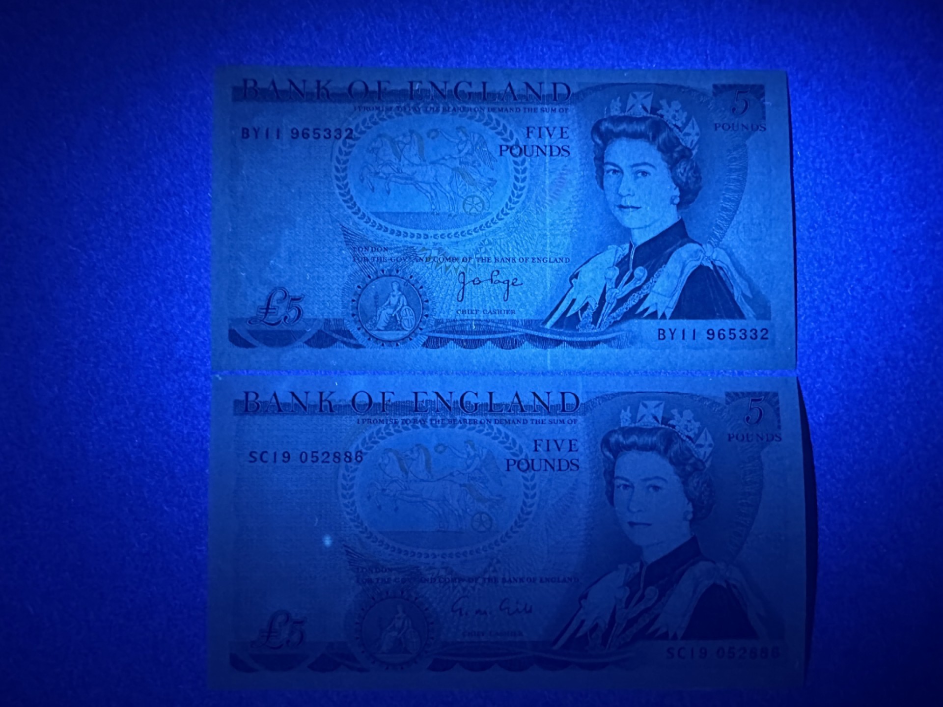 《张总收藏》89期——外币荟萃 欧洲精品 英格兰5镑2张 UNC D序列 不同签名2张
