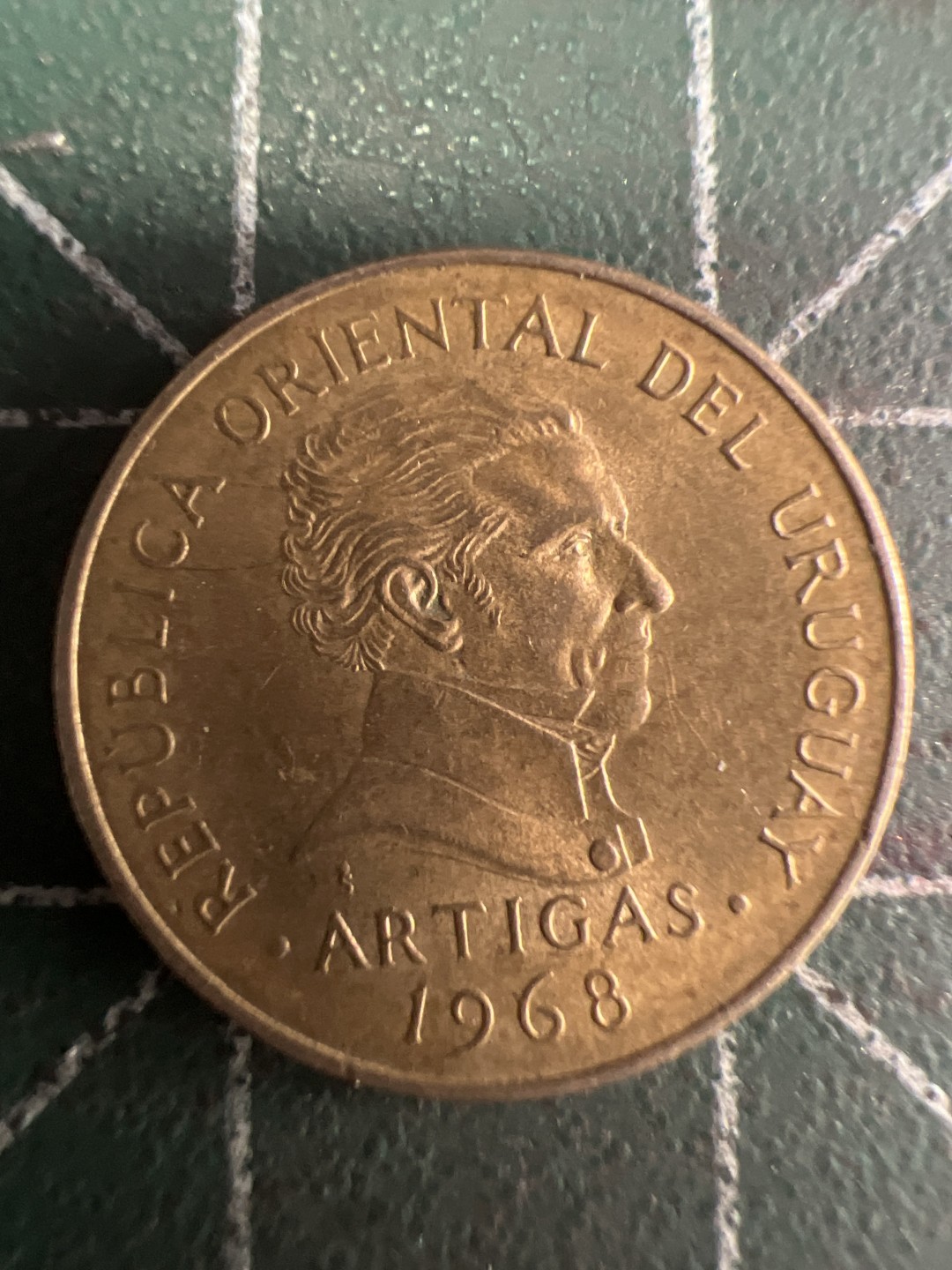 泡泡堂微拍第六十幕硬币捡漏可累计专场👿👿，零佣金，零押金，累计满二十元包邮，接受代拍业务 乌拉圭一分