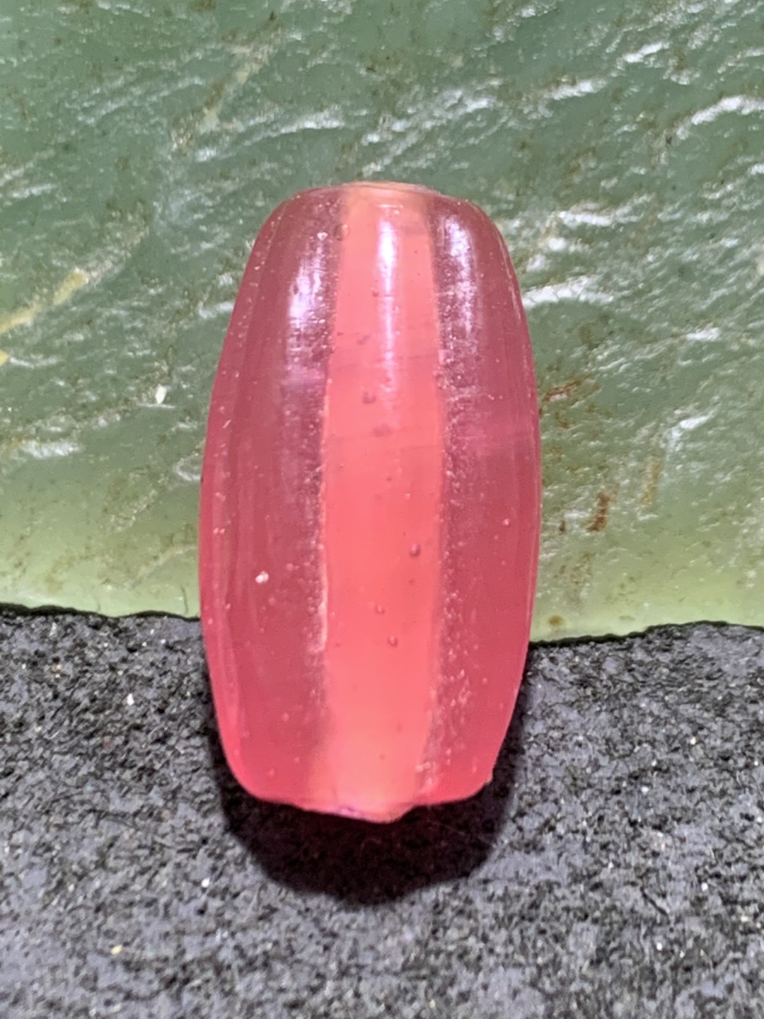 建国前后库存冰透冰粉色料琉璃瓜珠一颗，