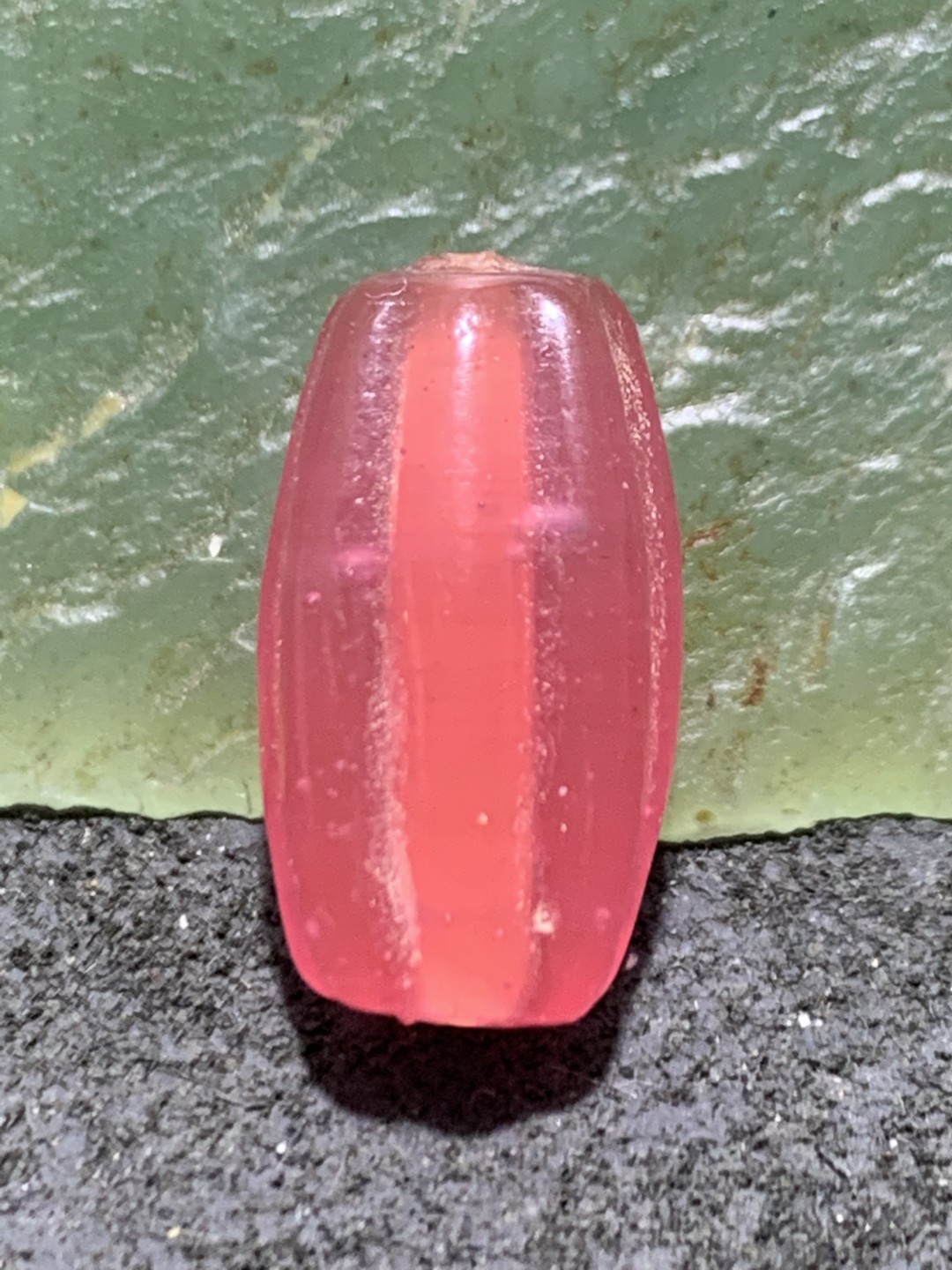 建国前后库存冰透冰粉色料琉璃瓜珠一颗，