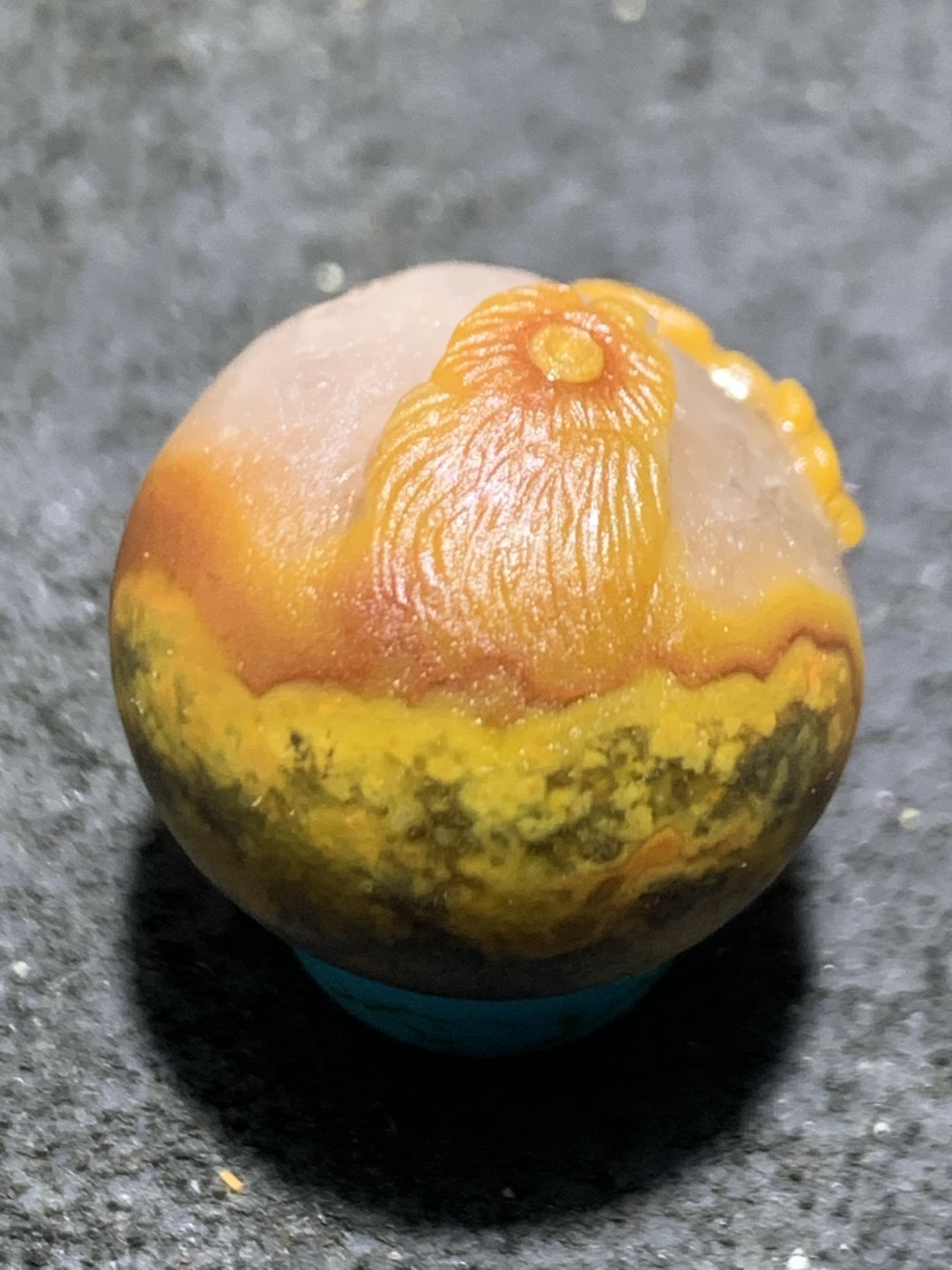 精美亚光冰飘草花纹战国红玛瑙手工俏色巧雕小鸡蝴蝶珠一个，