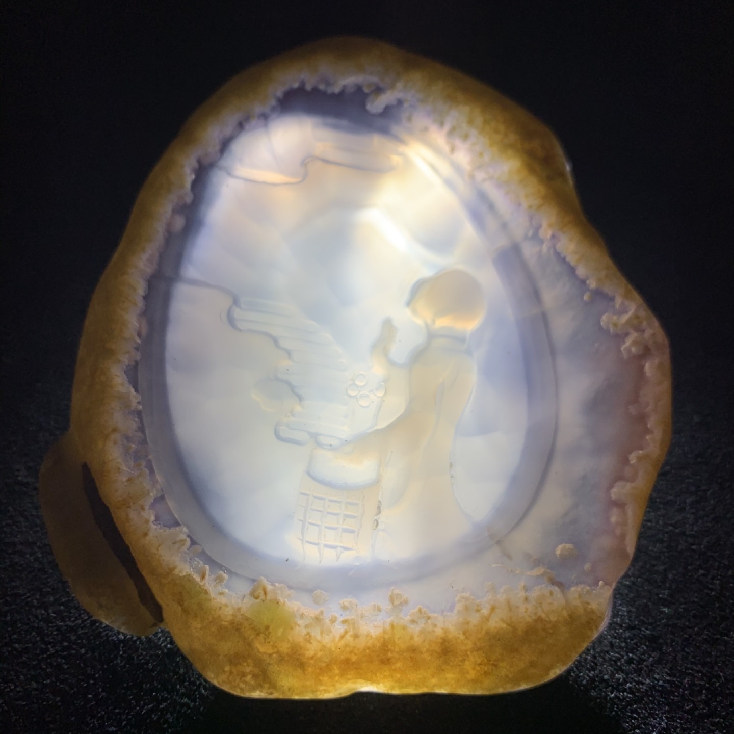 重器天然冰纹原皮玛瑙巧雕禅悟大 牌子一块