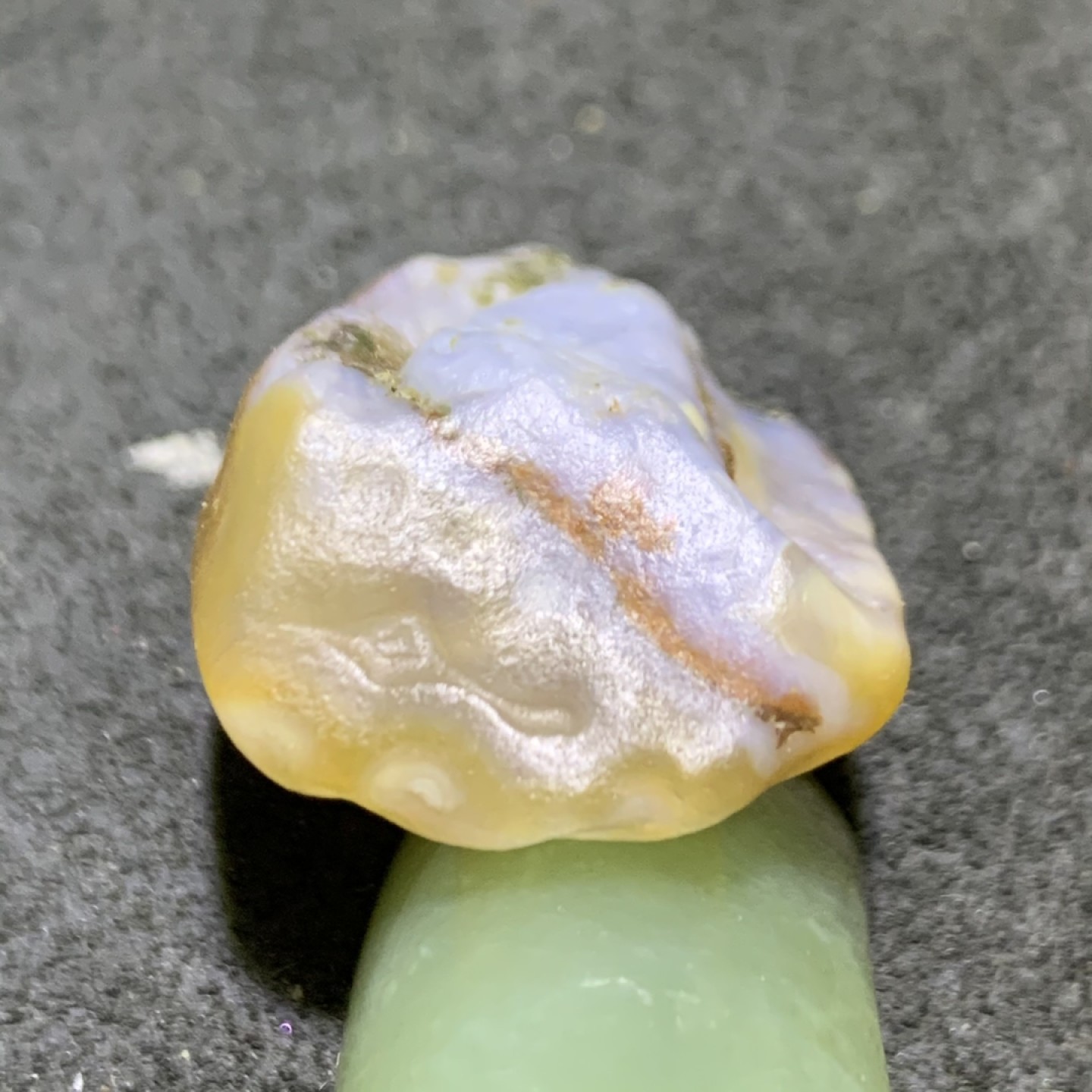 精美阿拉善白眼石玛瑙原石一颗，
