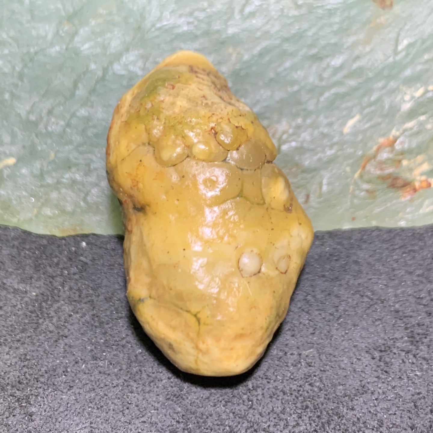 精美戈壁高玉化筋脉石原石一颗