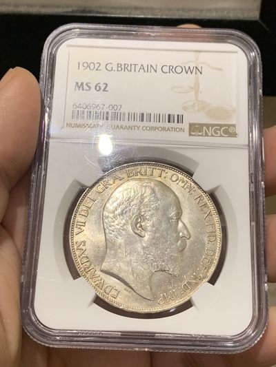 《竞宝斋》第134场-周日，周一连拍 (全场包邮) - NGC MS62 英国 1902年 爱七马剑克朗 普制 两面淡彩 光泽良好 状态不错 挺舒服的