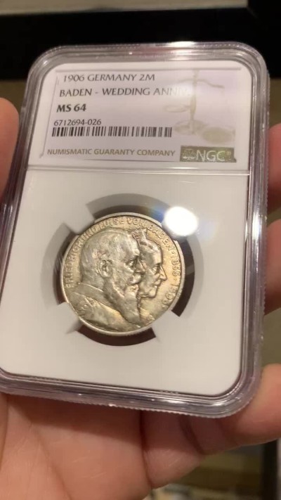 《竞宝斋》第135场-周日，周一连拍 (全场包邮) NGC-MS64 德国巴登1906年金婚纪念2马克银币 五彩包浆 赏心悦目