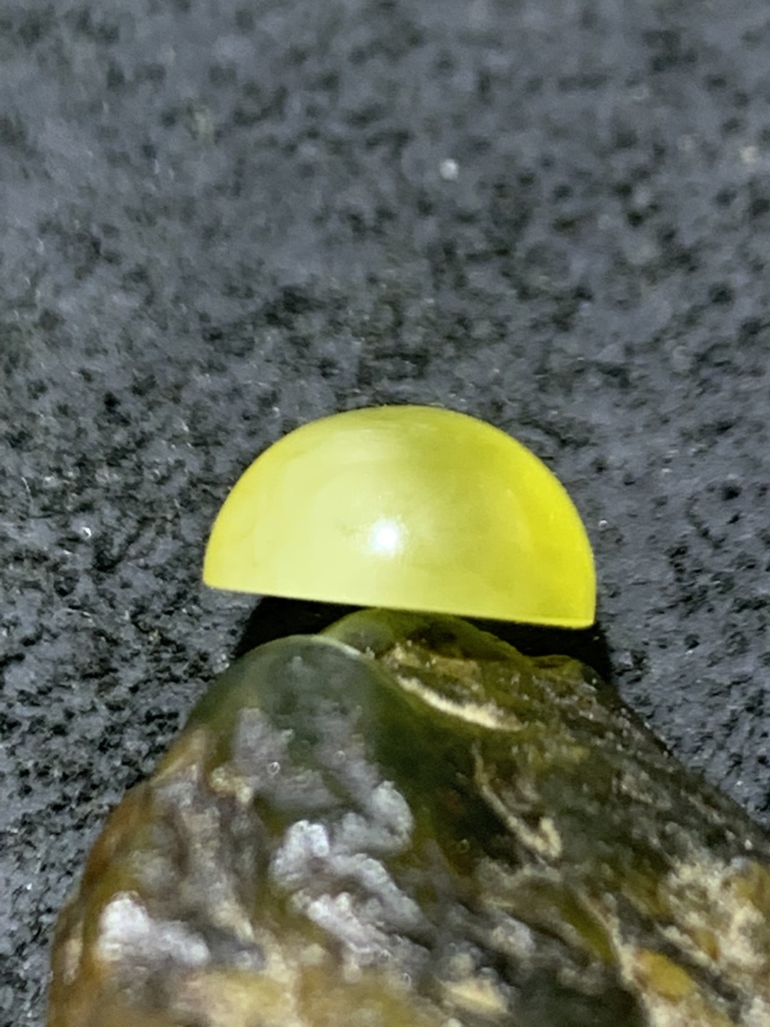 精美乌克兰蜜蜡蛋面一个