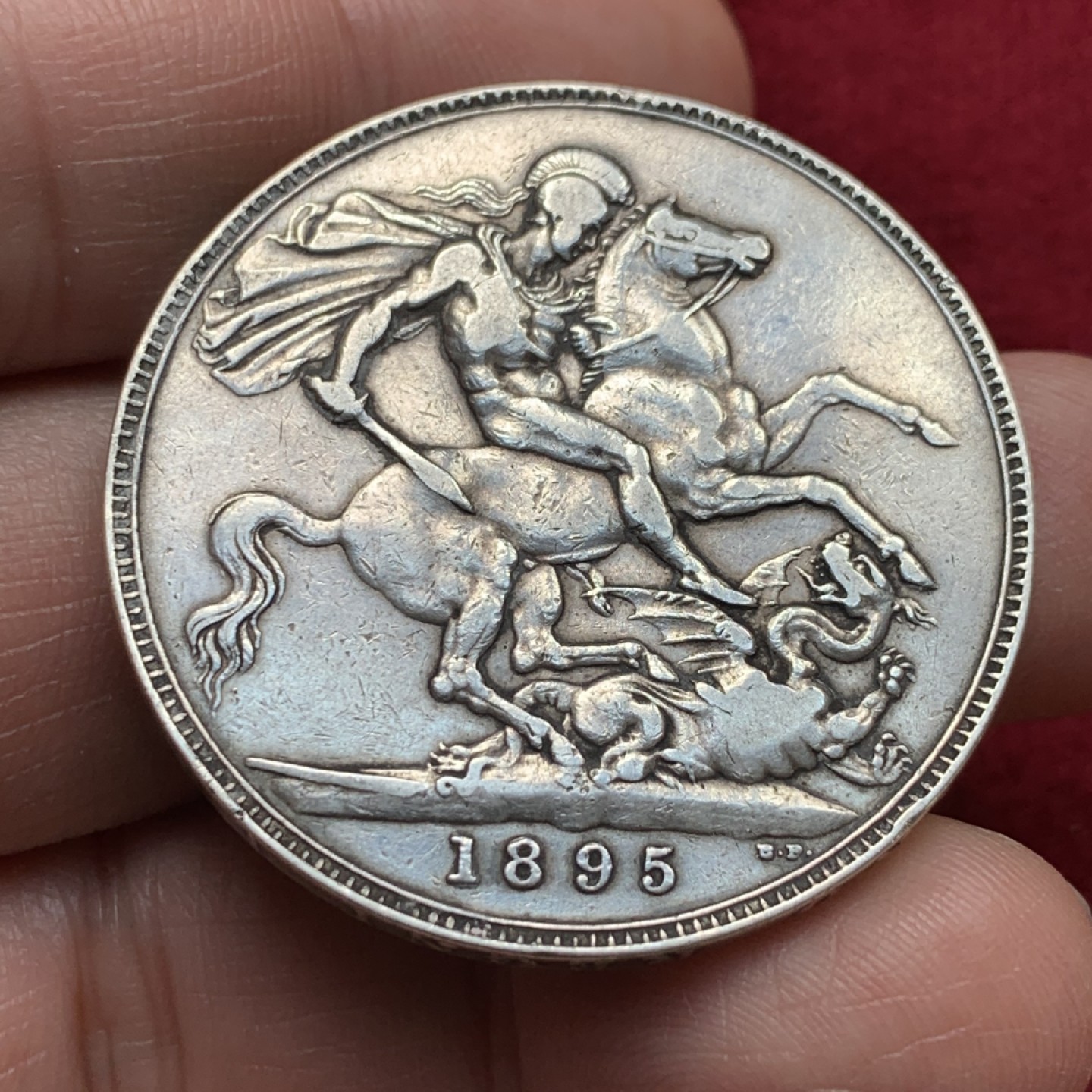 《竞宝斋》第135场-周日，周一连拍 (全场包邮) 英国 1895年 维多利亚女王 披纱马剑 1克朗银币