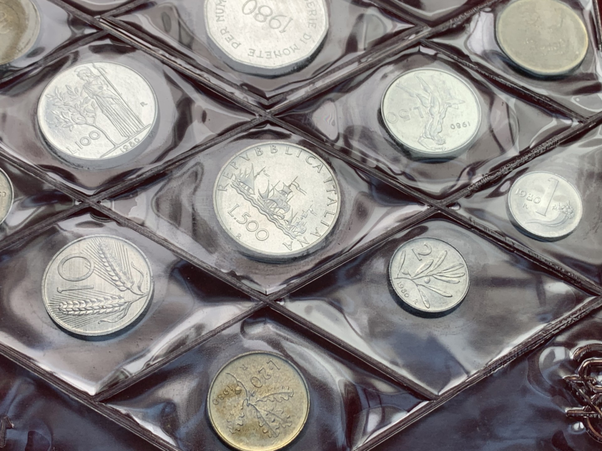 《竞宝斋》第135场-周日，周一连拍 (全场包邮) 意大利 1980年 造币厂原装套币 含帆船少女银币一枚 全套BU未流通品相 包装证书齐全