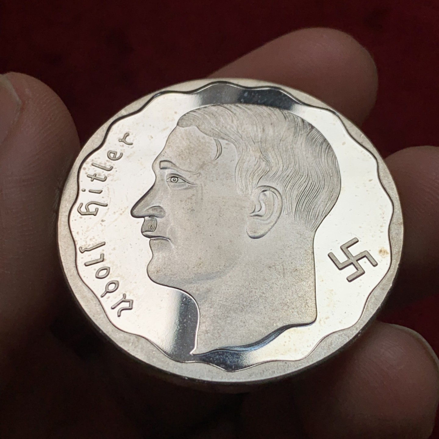 《竞宝斋》第135场-周日，周一连拍 (全场包邮) 德国元首精制银章 这东西非常少见 但是NGC不给鉴定很尴尬 29克 40mm