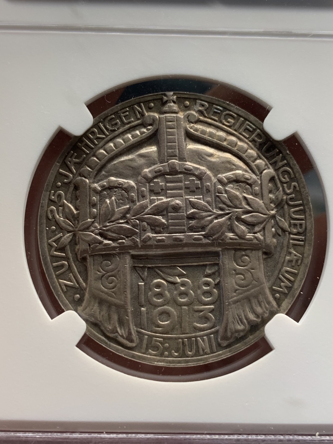 《竞宝斋》第135场-周日，周一连拍 (全场包邮) NGC-AU58 1913年 德皇威廉二世加冕25周年纪念银章 原味欧洲灰包浆，皇冠面状态出色