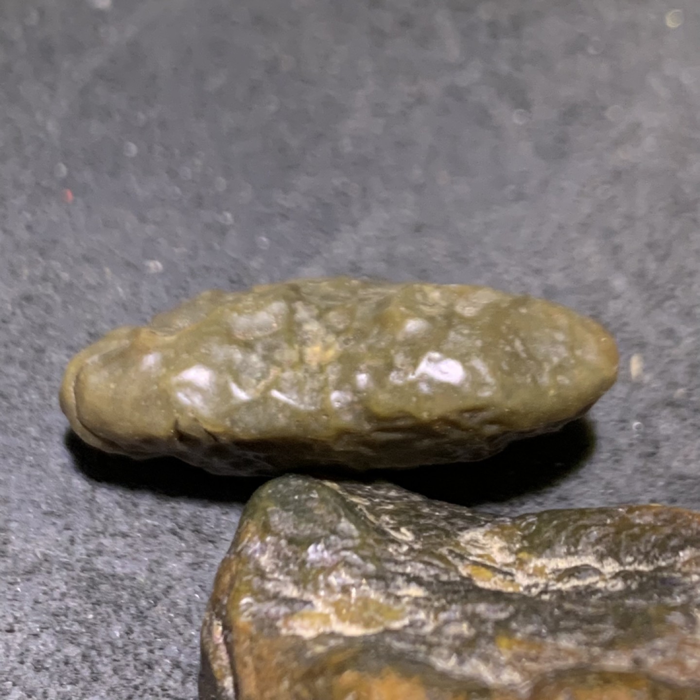 精美戈壁筋脉石原石一颗