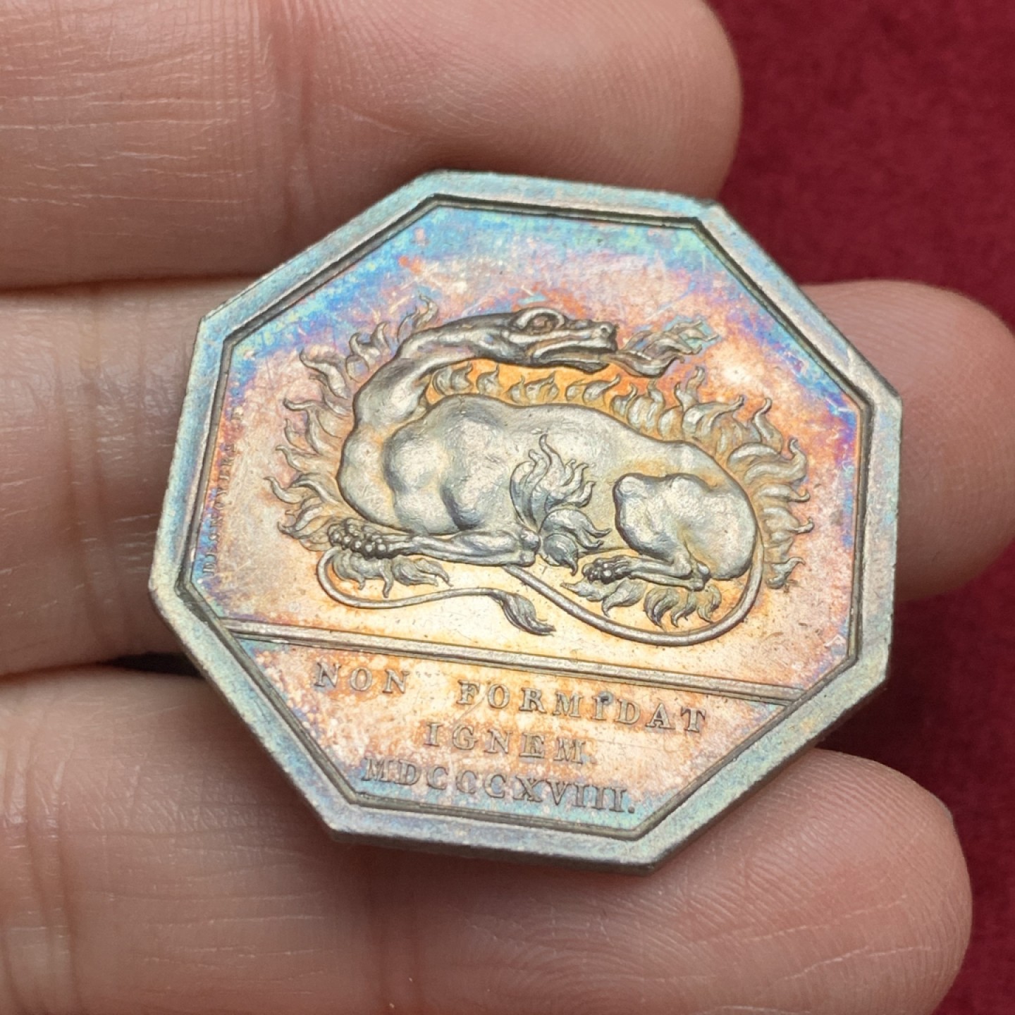 《竞宝斋》第135场-周日，周一连拍 (全场包邮) 法国1818年 火龙 五彩银制八角 JETON 代币 原味五彩实为难得 14.89克 33.7mm