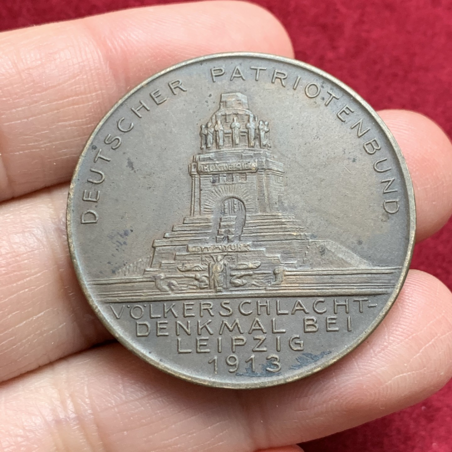 《竞宝斋》第135场-周日，周一连拍 (全场包邮) 德国1913年 莱比锡 建功碑 持剑武士 高浮雕铜章 38MM 状态好