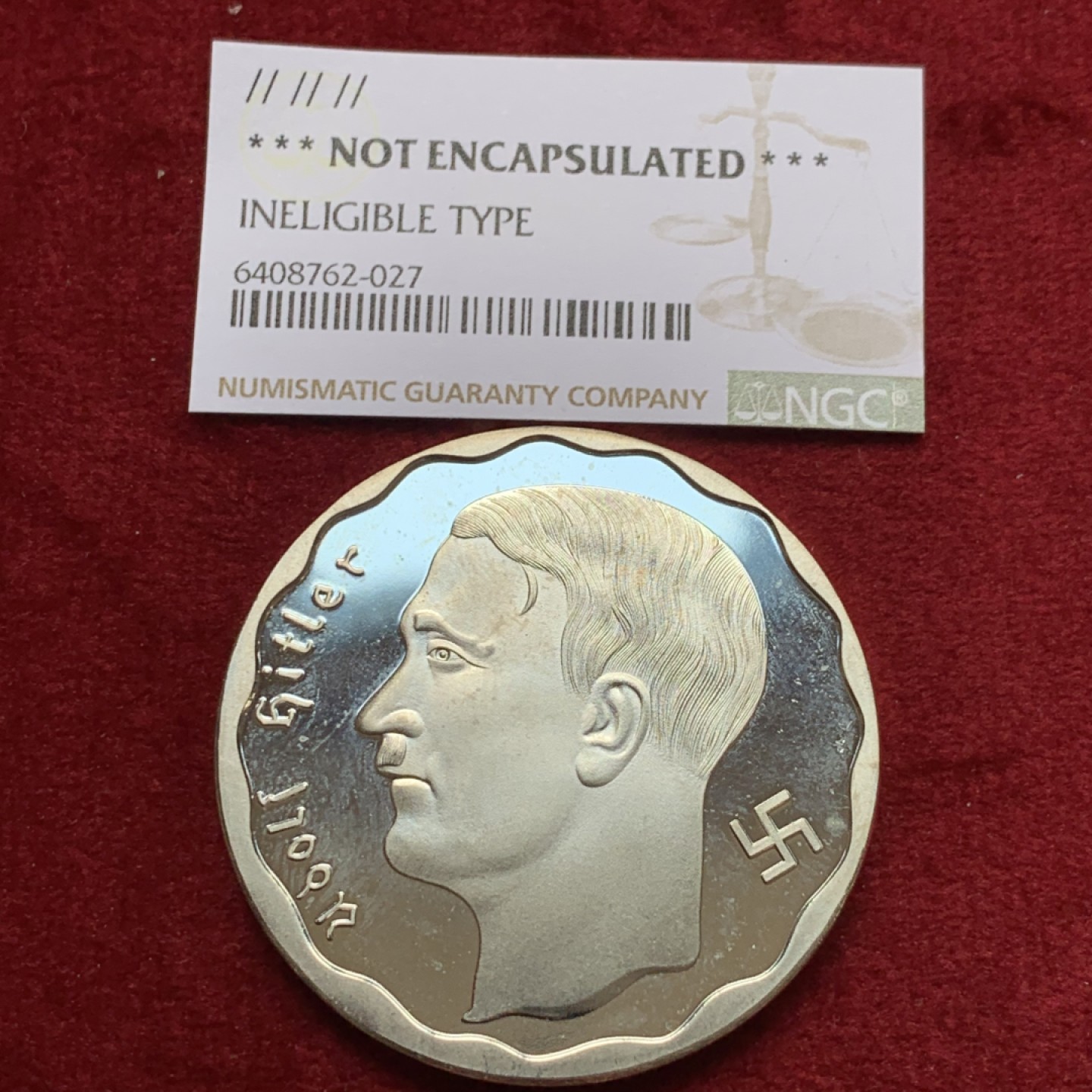 《竞宝斋》第135场-周日，周一连拍 (全场包邮) 德国元首精制银章 这东西非常少见 但是NGC不给鉴定很尴尬 29克 40mm