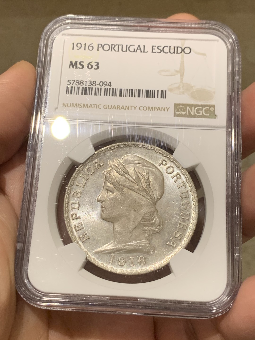 《竞宝斋》第135场-周日，周一连拍 (全场包邮) NGC-MS63 葡萄牙1916年 自由女神1埃斯库多 大银币