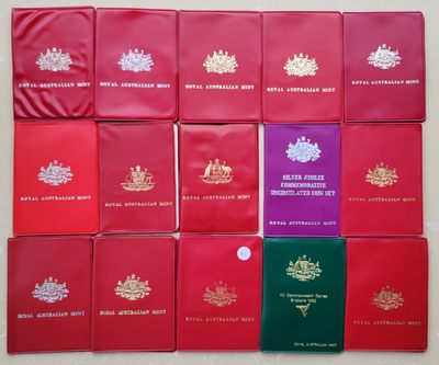 澳大利亚皇家铸币局，1969年至1983年UNC套装共15套，包括1970, 1977年和1982年纪念精制样币套装，共计15套😍千万不要错过 澳大利亚皇家铸币局，1969年至1983年UNC套装共15套，包括1970, 1977年和1982年纪念精制样币套装，共计15套😍千万不要错过