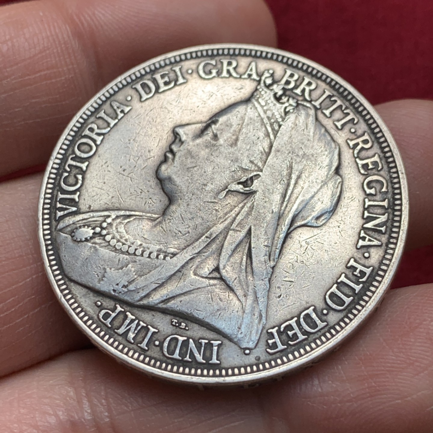 《竞宝斋》第135场-周日，周一连拍 (全场包邮) 英国 1895年 维多利亚女王 披纱马剑 1克朗银币