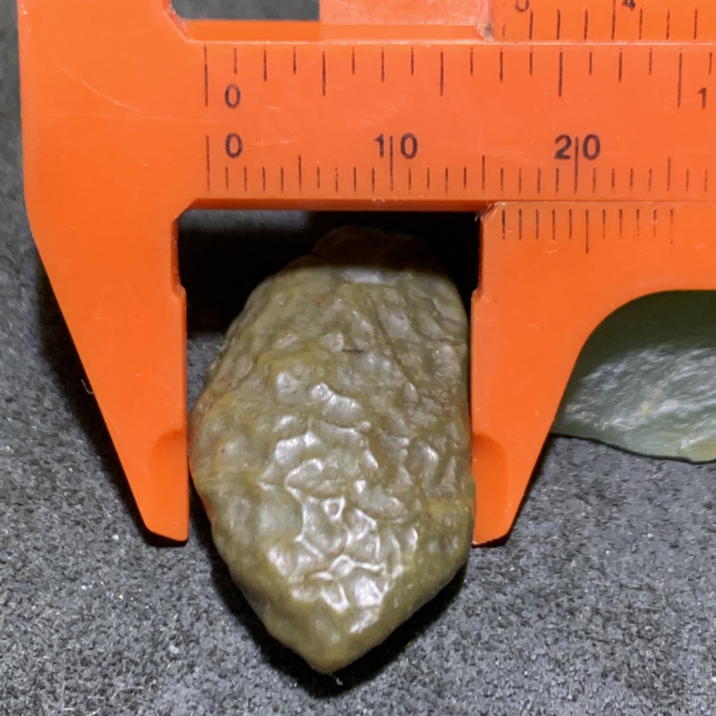 精美戈壁筋脉石原石一颗