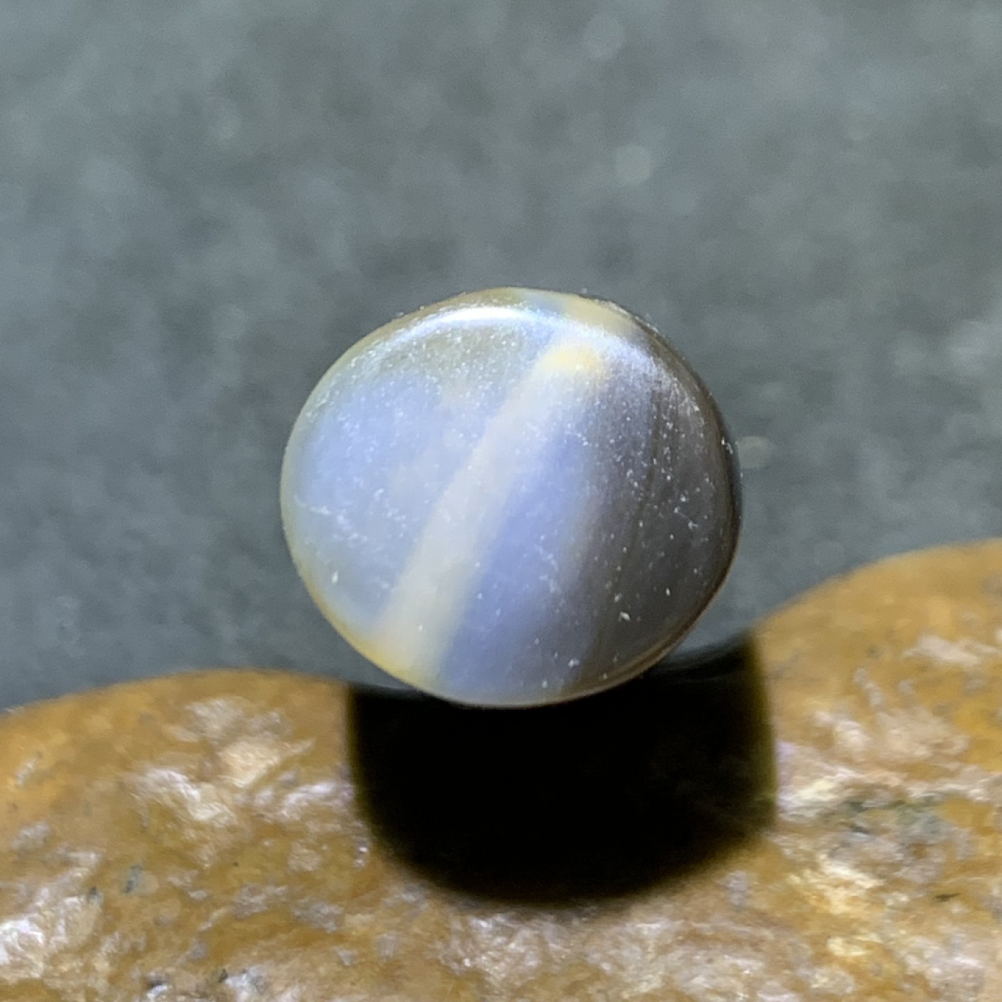 精品药师玛瑙随形牙吊坠一颗，
