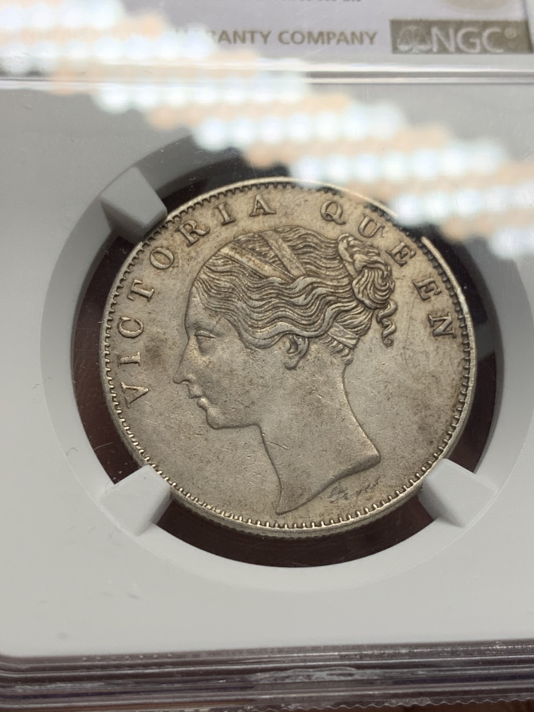 《竞宝斋》第135场-周日，周一连拍 (全场包邮) NGC UNC 1840C英属印度维多利亚单辫卢比 原味包浆 转光完好