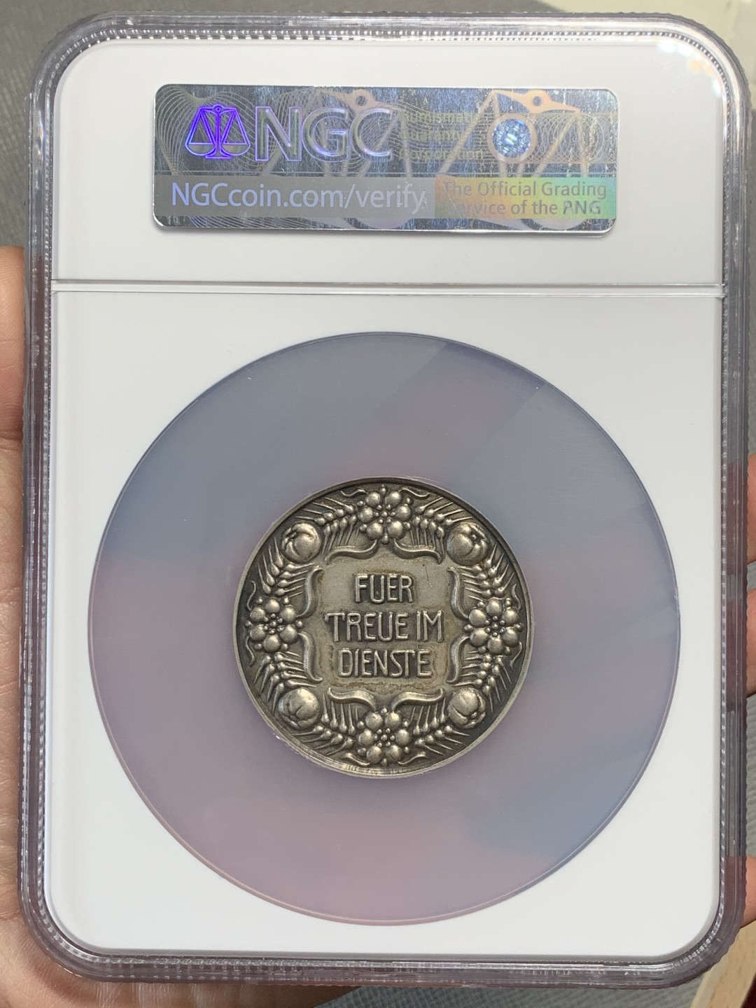 《竞宝斋》第135场-周日，周一连拍 (全场包邮) NGC MS62 19世纪德国不来梅双狮盾徽大银章 稀少品种 低评 高浮雕高点几乎无磨损 大盒封装