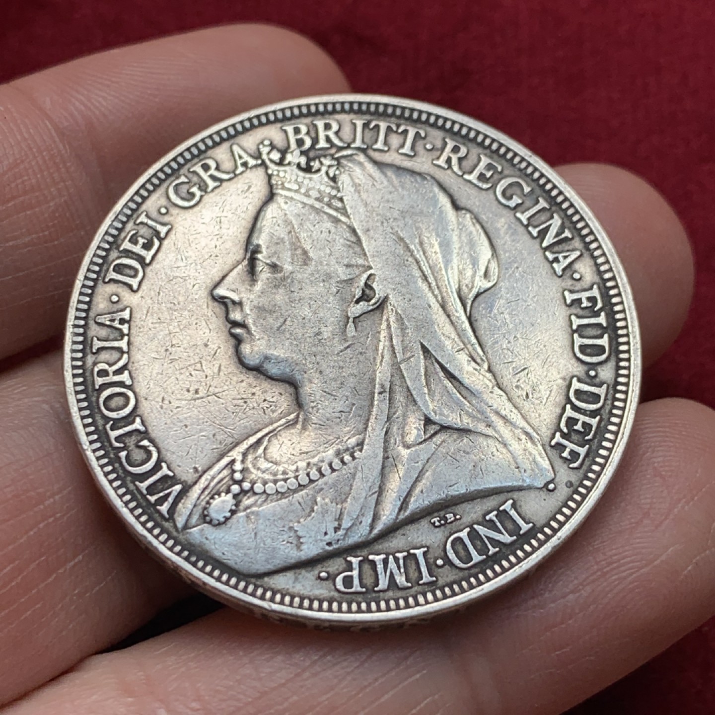 《竞宝斋》第135场-周日，周一连拍 (全场包邮) 英国 1895年 维多利亚女王 披纱马剑 1克朗银币