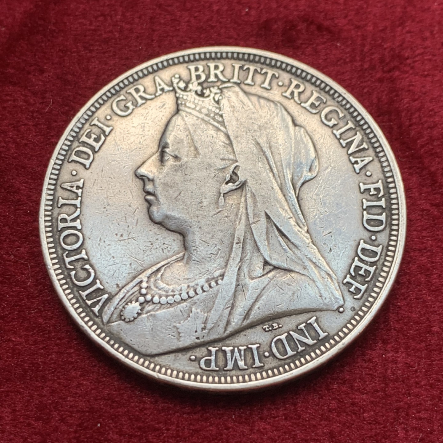 《竞宝斋》第135场-周日，周一连拍 (全场包邮) 英国 1895年 维多利亚女王 披纱马剑 1克朗银币