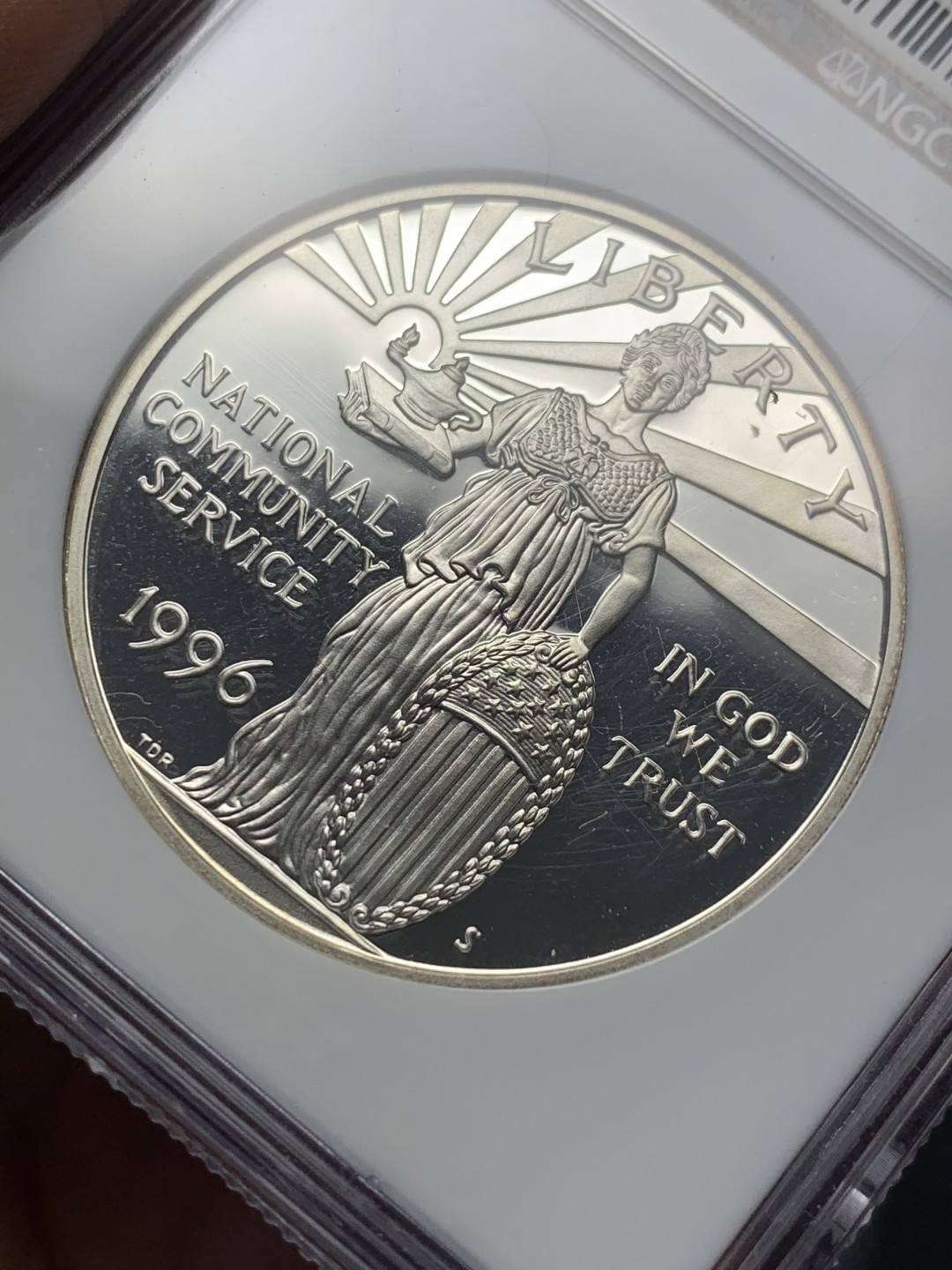 《竞宝斋》第135场-周日，周一连拍 (全场包邮) NGC-PF69 UC 美国 1996年 国家社区服务纪念 精制大银币 900银 26.73克 高分好状态