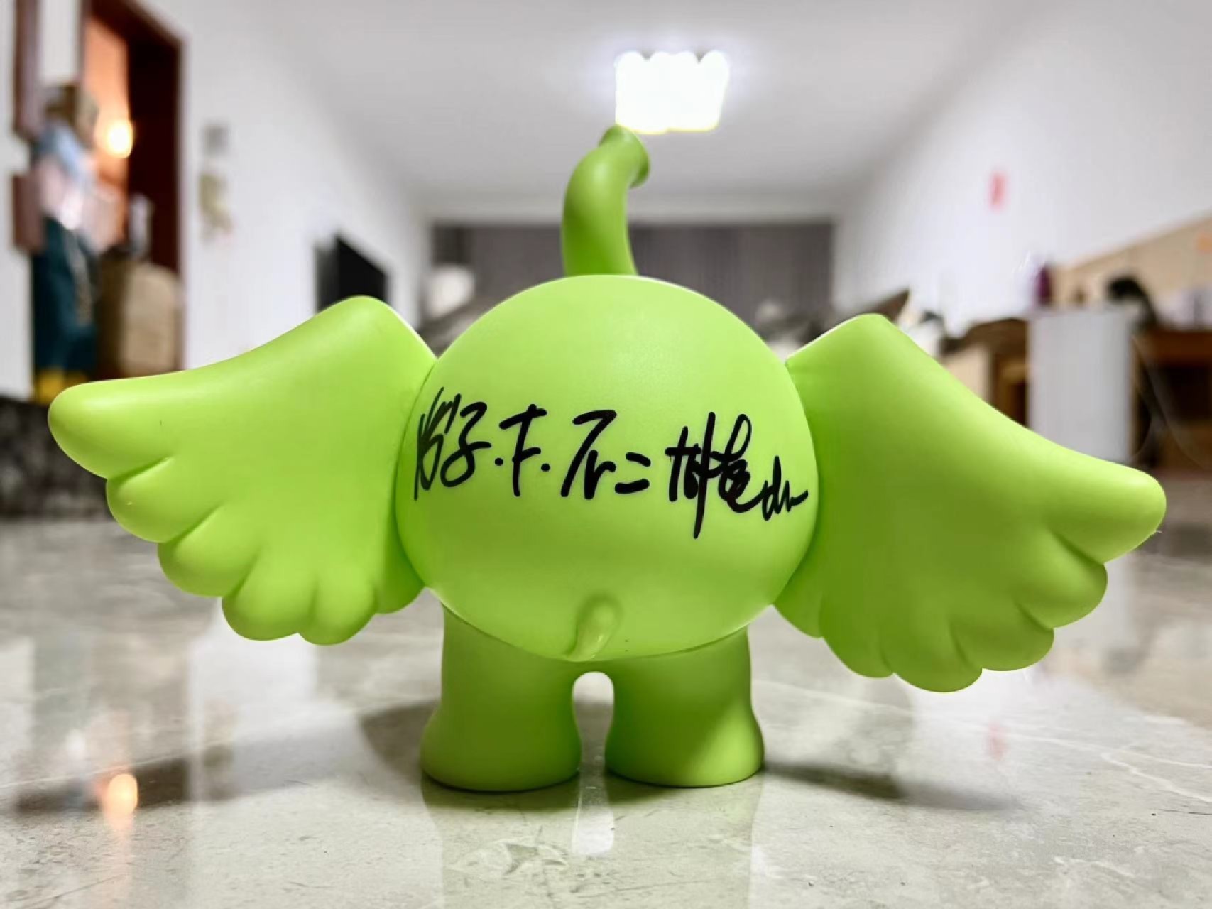 零元拍：日本小学馆官方授权MEDICOM TOY出品绝版《新大雄的宇宙开拓史》小飞象，藤子·F·不二雄工作室签名，哆啦A梦铁粉必收佳品。