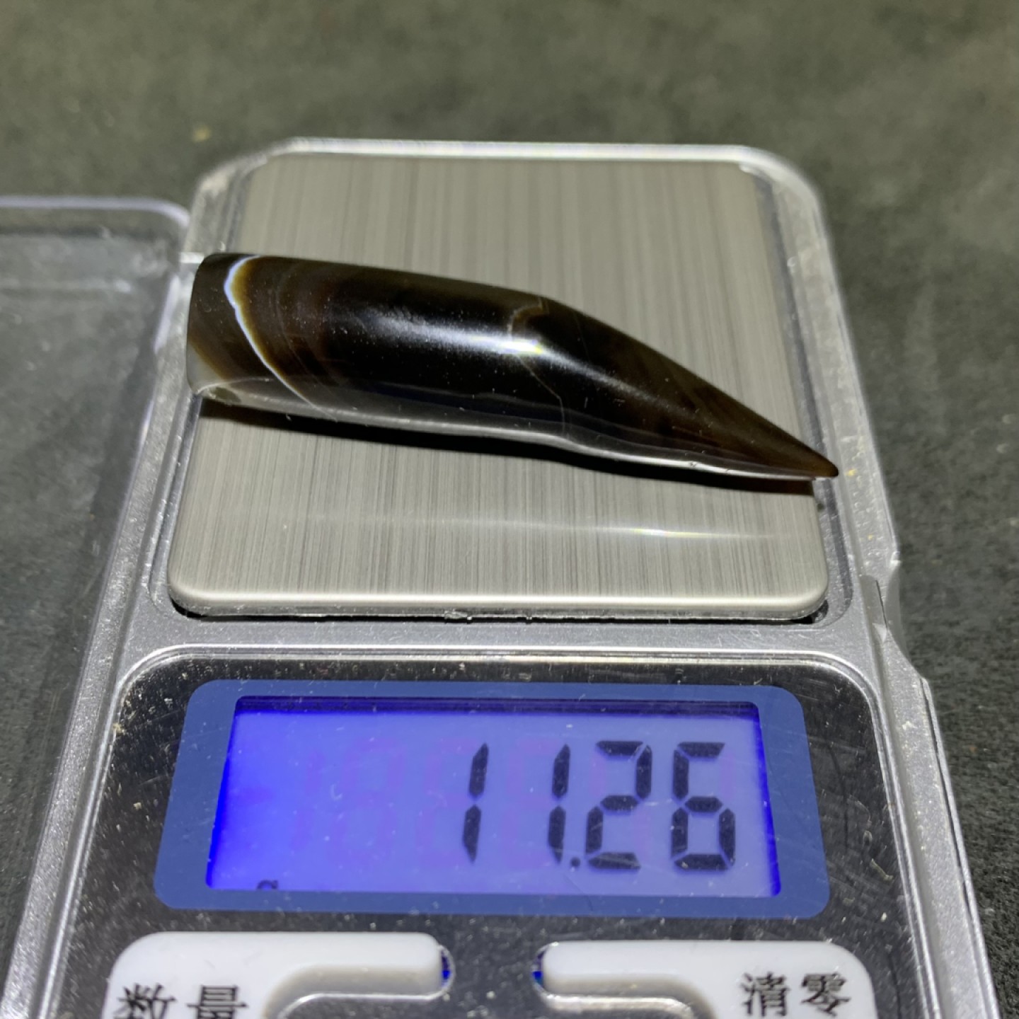 精品药师玛瑙随形牙吊坠一颗，