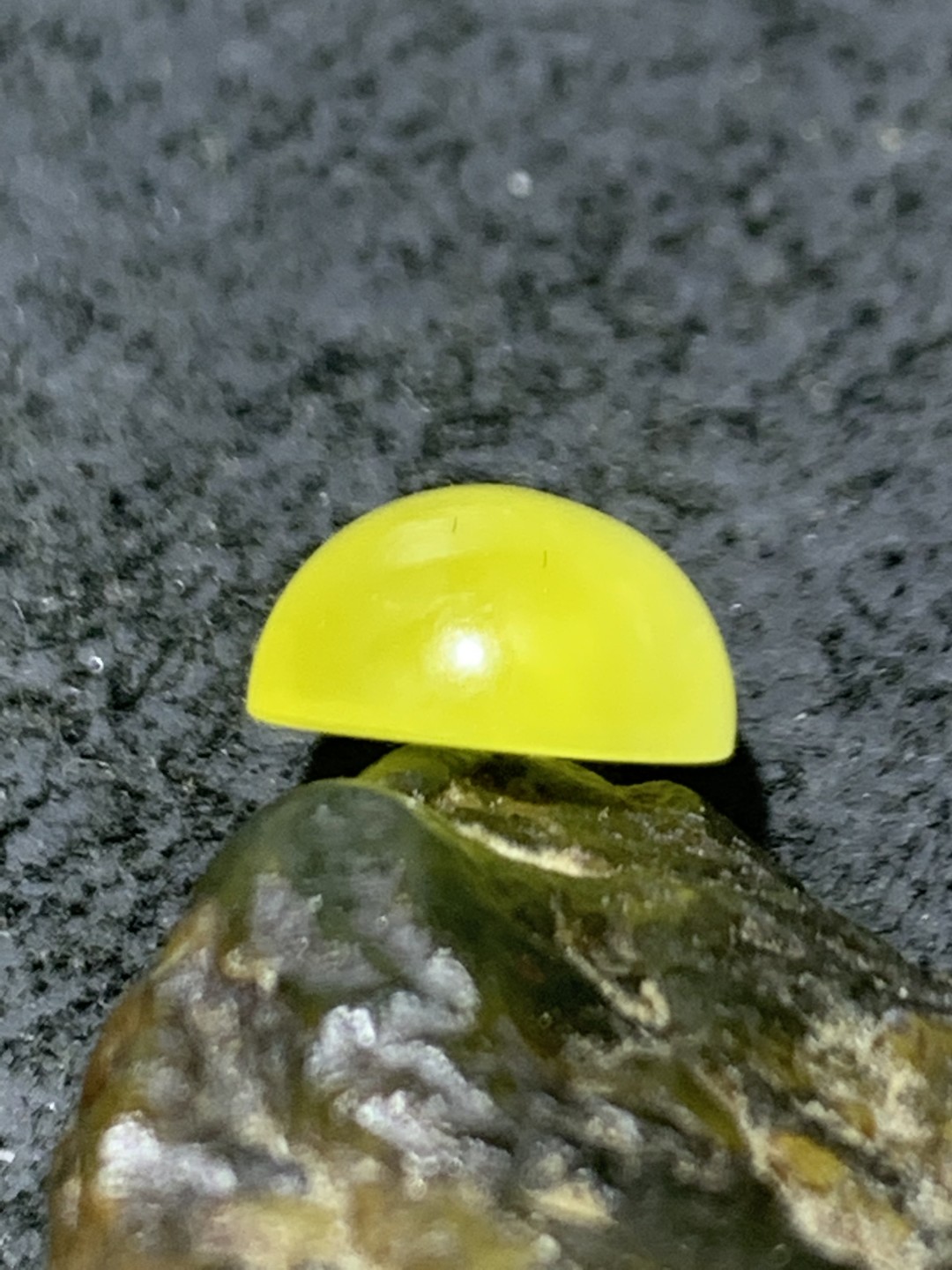 精美乌克兰蜜蜡蛋面一个
