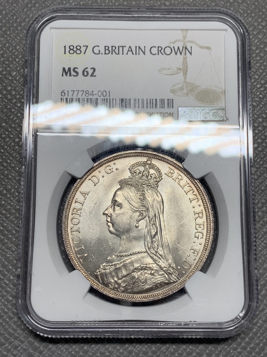 《竞宝斋》第135场-周日，周一连拍 (全场包邮) NGC-MS62 英国1887 维多利亚高冠 马剑克朗银币