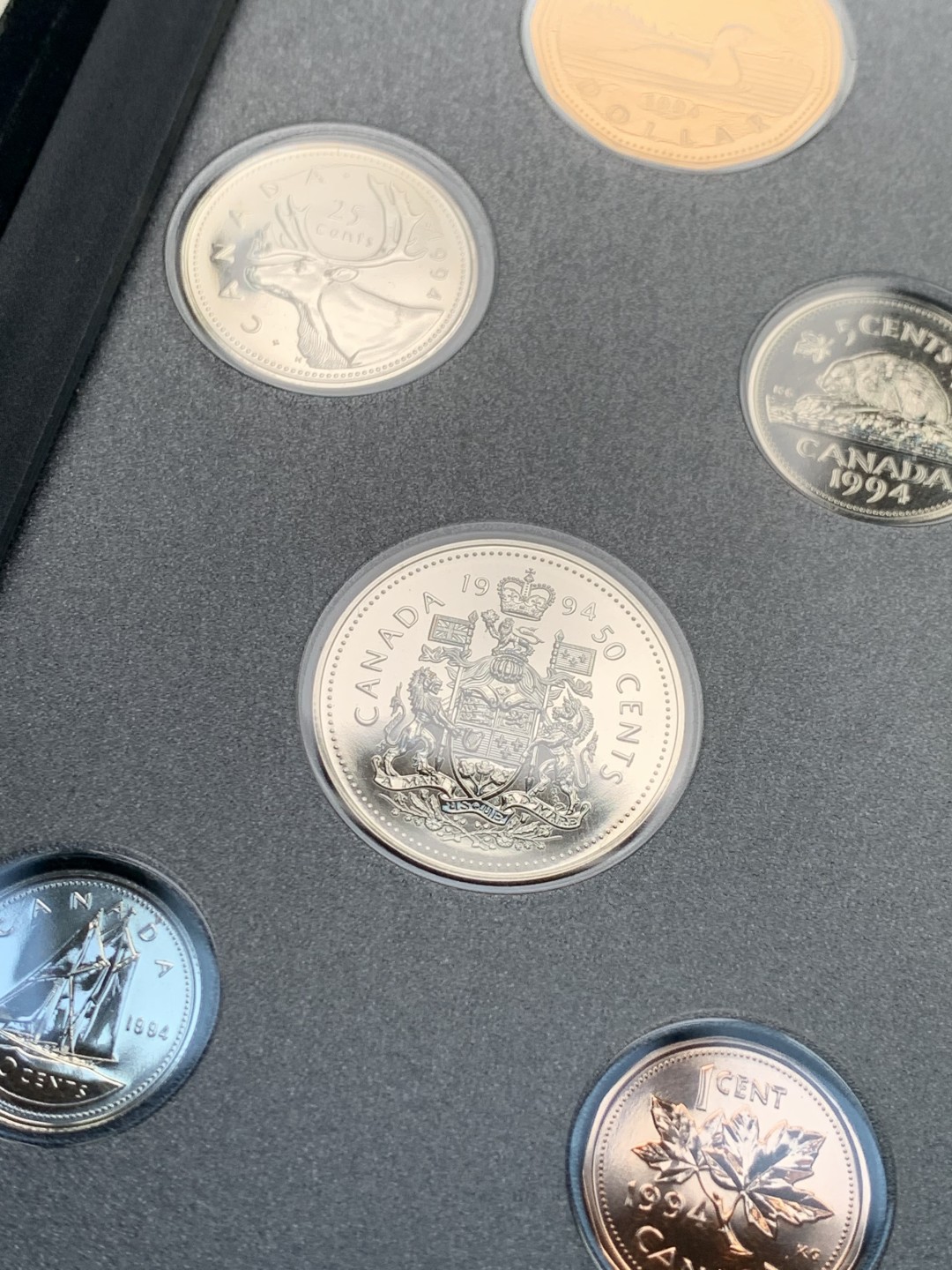 《竞宝斋》第135场-周日，周一连拍 (全场包邮) PROOF 加拿大 1994年 精制套币 皇家造币厂高档皮质包装原盒手感极佳 币都是完美镜面状态