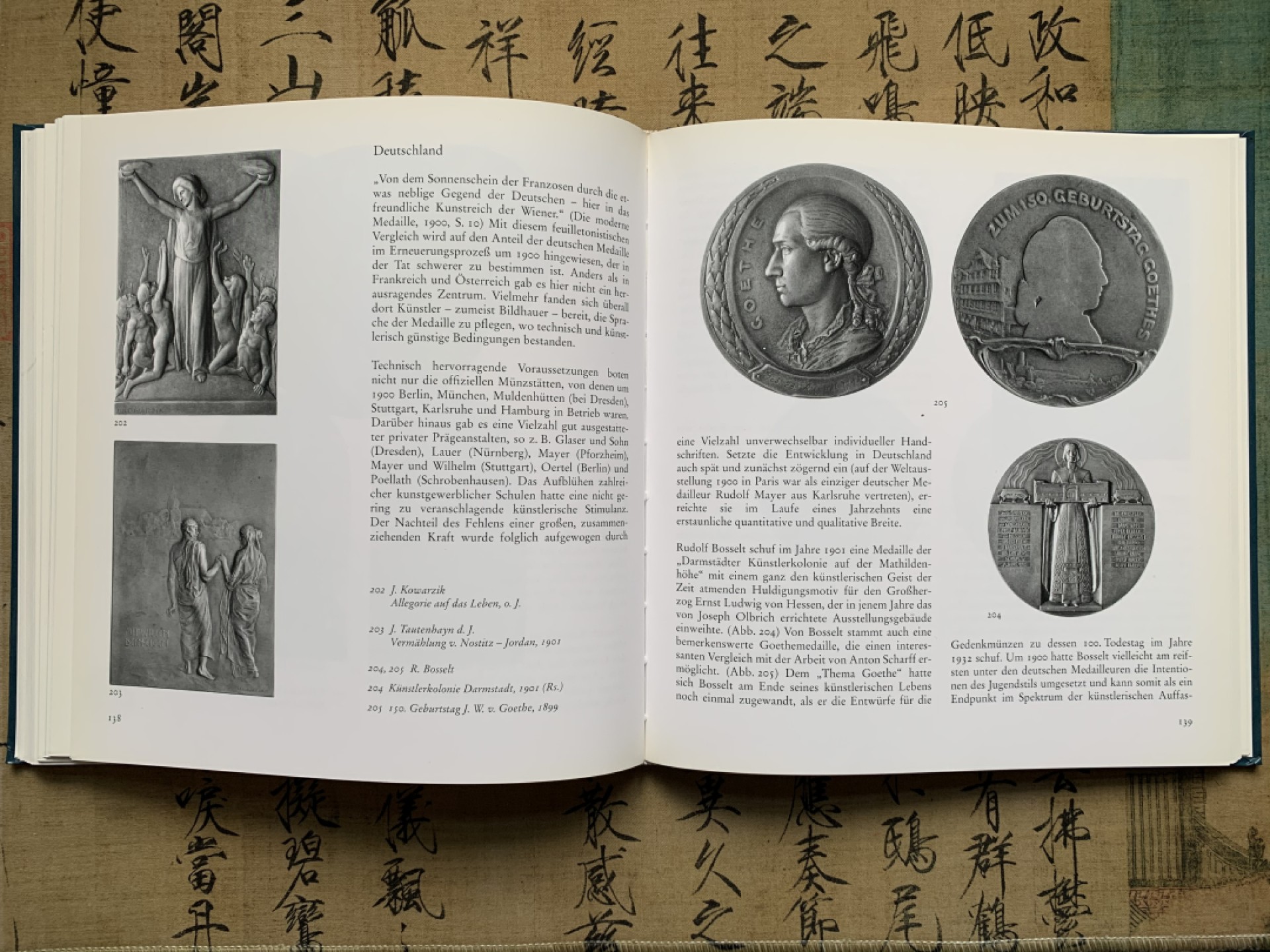 《竞宝斋》第135场-周日，周一连拍 (全场包邮) 《欧洲艺术章牌》德国1996年精装彩页几乎全新203页 大规格
