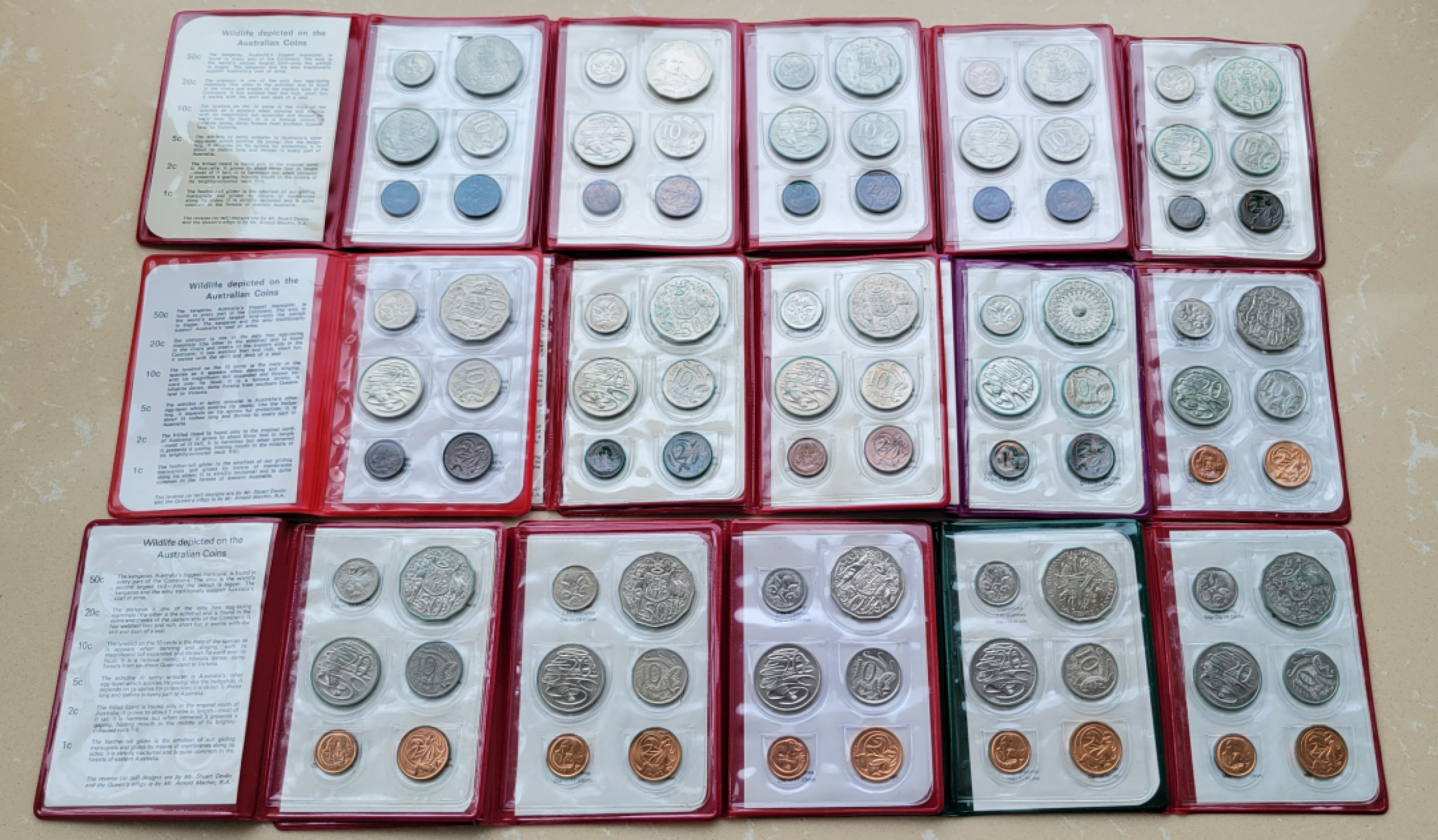 澳大利亚皇家铸币局，1969年至1983年UNC套装共15套，包括1970, 1977年和1982年纪念精制样币套装，共计15套😍千万不要错过