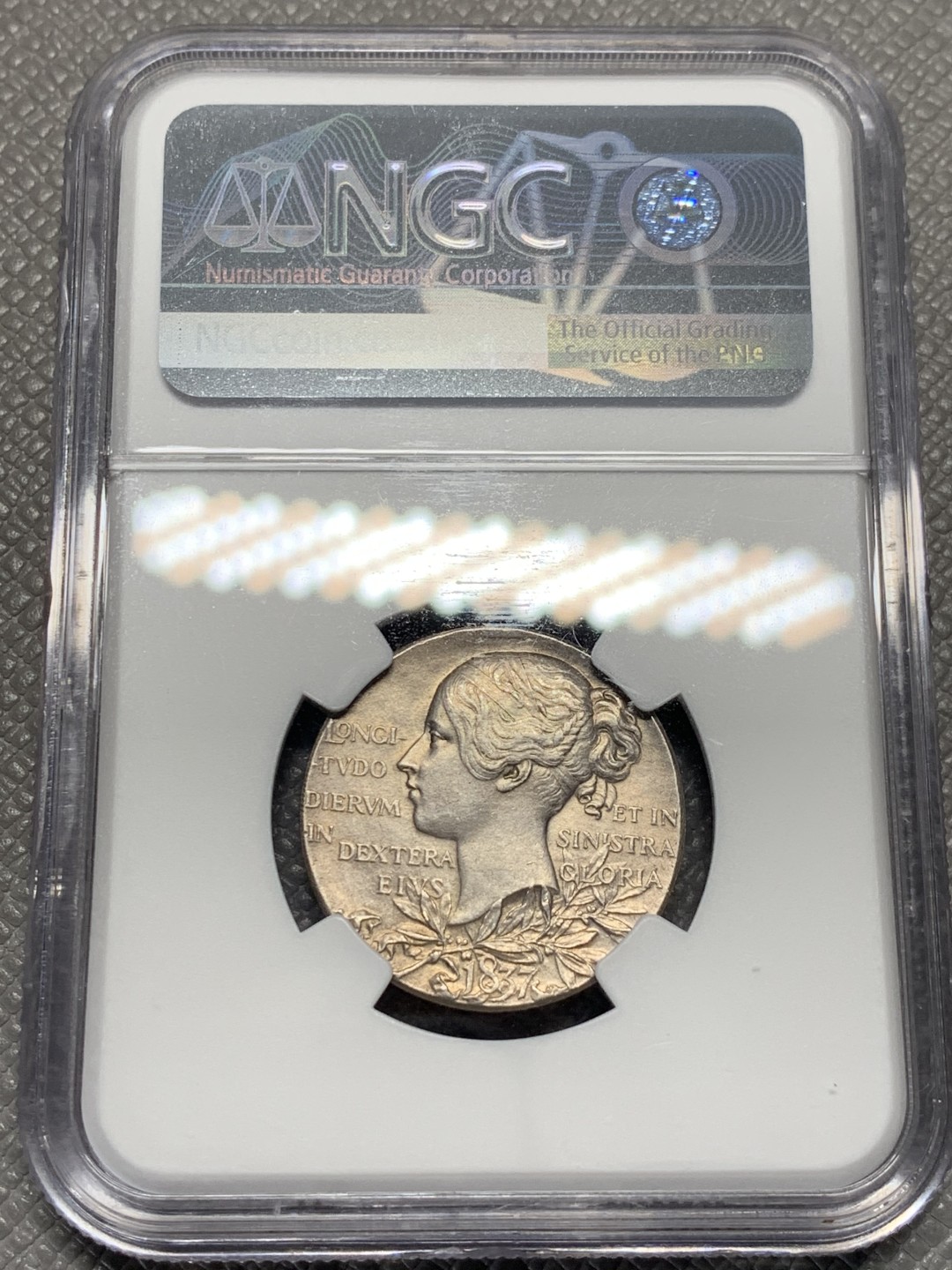 《竞宝斋》第135场-周日，周一连拍 (全场包邮) NGC-UNC 1897年 英国维多利亚女皇加冕六十周年纪念银章，状态很好的维皇，银光泛彩，高点细节不输63。高性价比之选