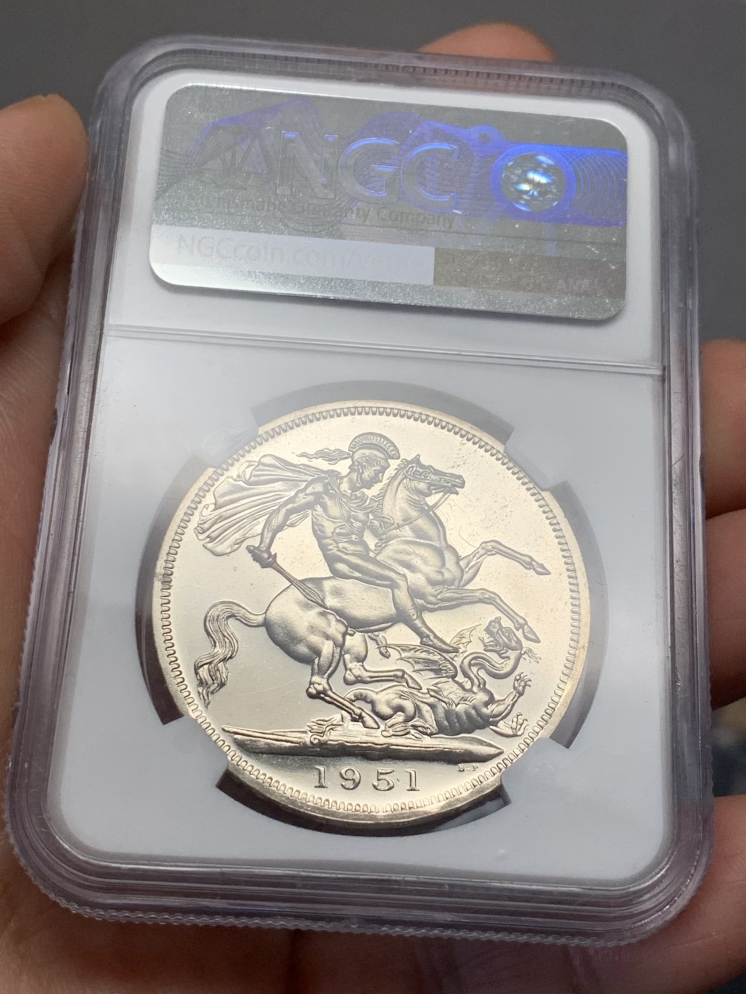 《竞宝斋》第135场-周日，周一连拍 (全场包邮) NGC-PL65 英国 1951年 镍马剑1克朗 高分少见 转光非常漂亮