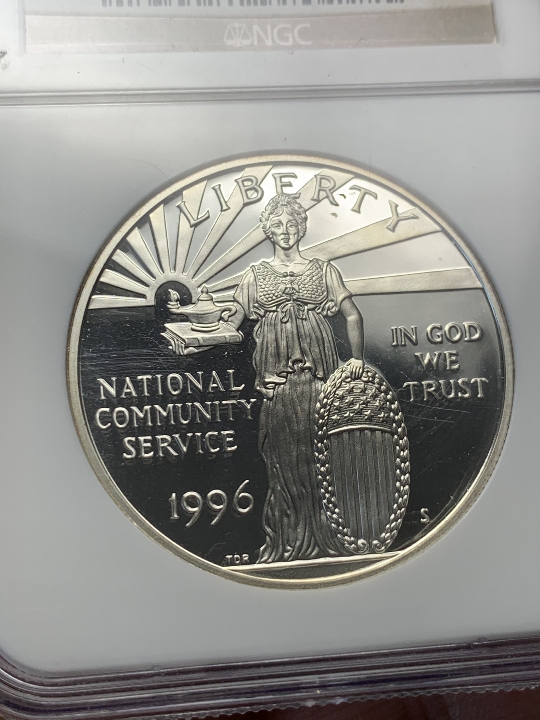 《竞宝斋》第135场-周日，周一连拍 (全场包邮) NGC-PF69 UC 美国 1996年 国家社区服务纪念 精制大银币 900银 26.73克 高分好状态