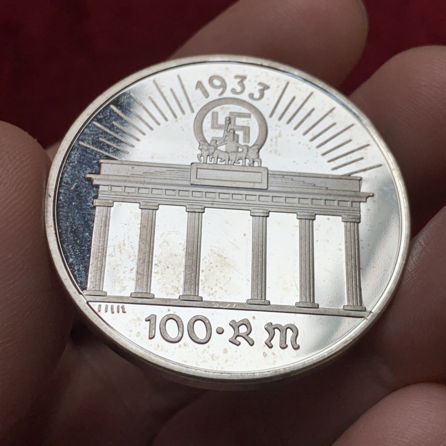 《竞宝斋》第135场-周日，周一连拍 (全场包邮) 德国元首精制银章 这东西非常少见 但是NGC不给鉴定很尴尬 29克 40mm